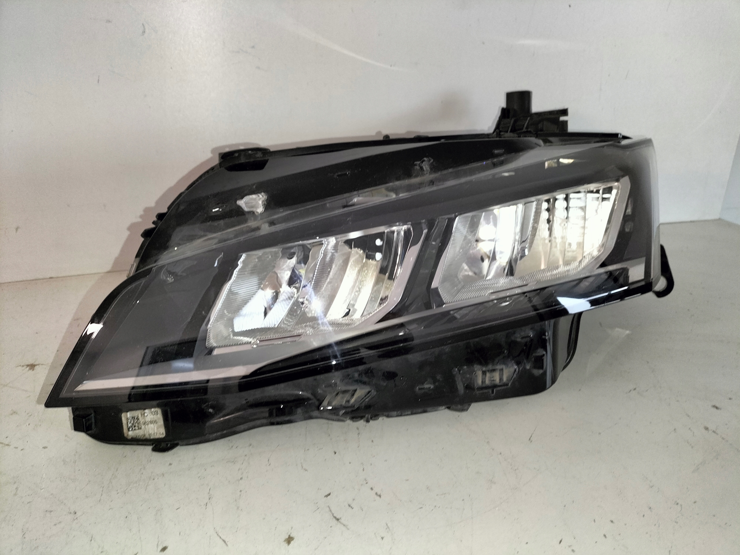 LAVE PREDNE SVETLO PEUGEOT 308 III T10 21- FULL LED