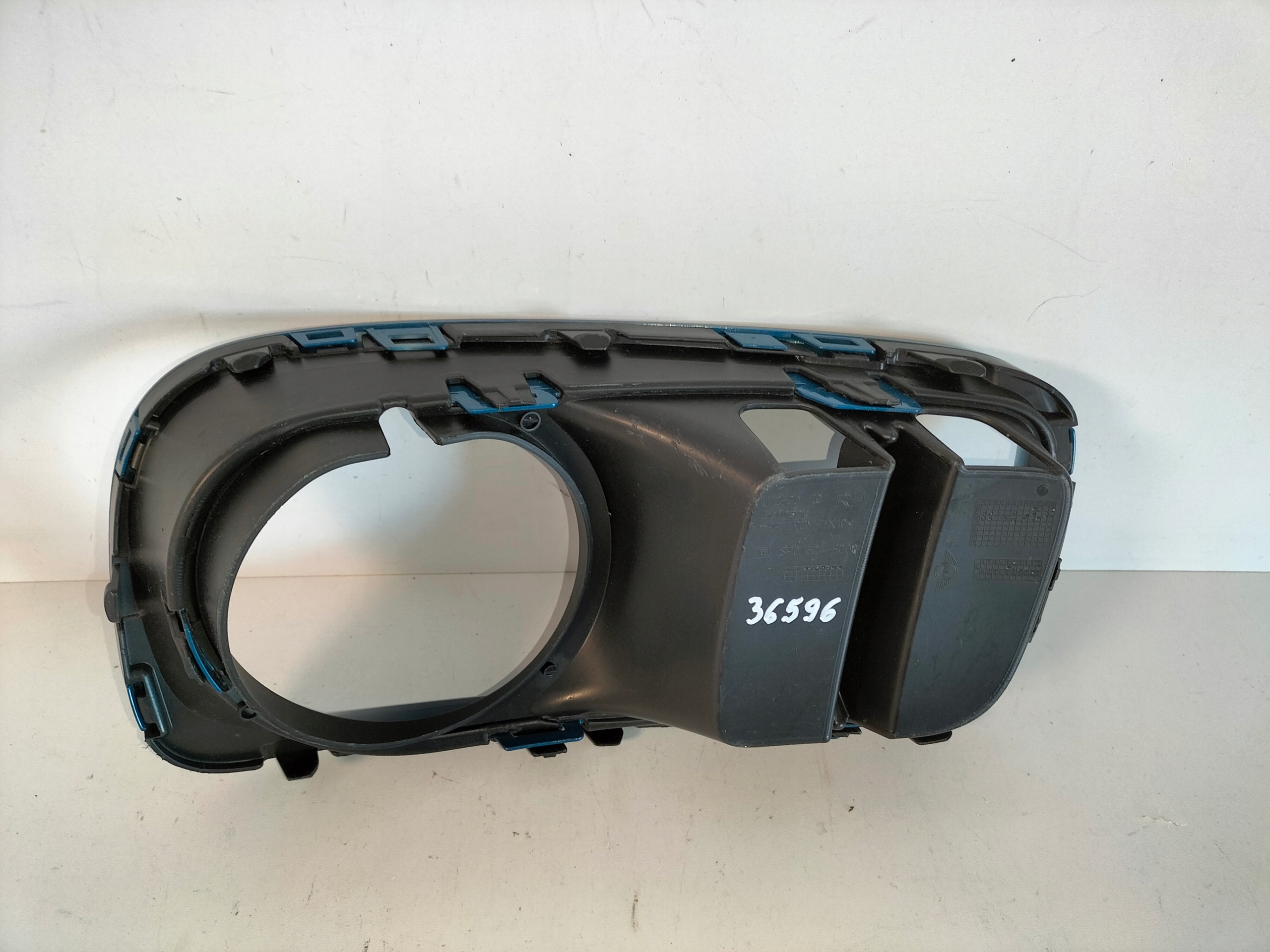KRYTKA MRIEZKA PREDNEHO NARAZNIKA PRAVA MINI COUNTRYMAN F60 17-