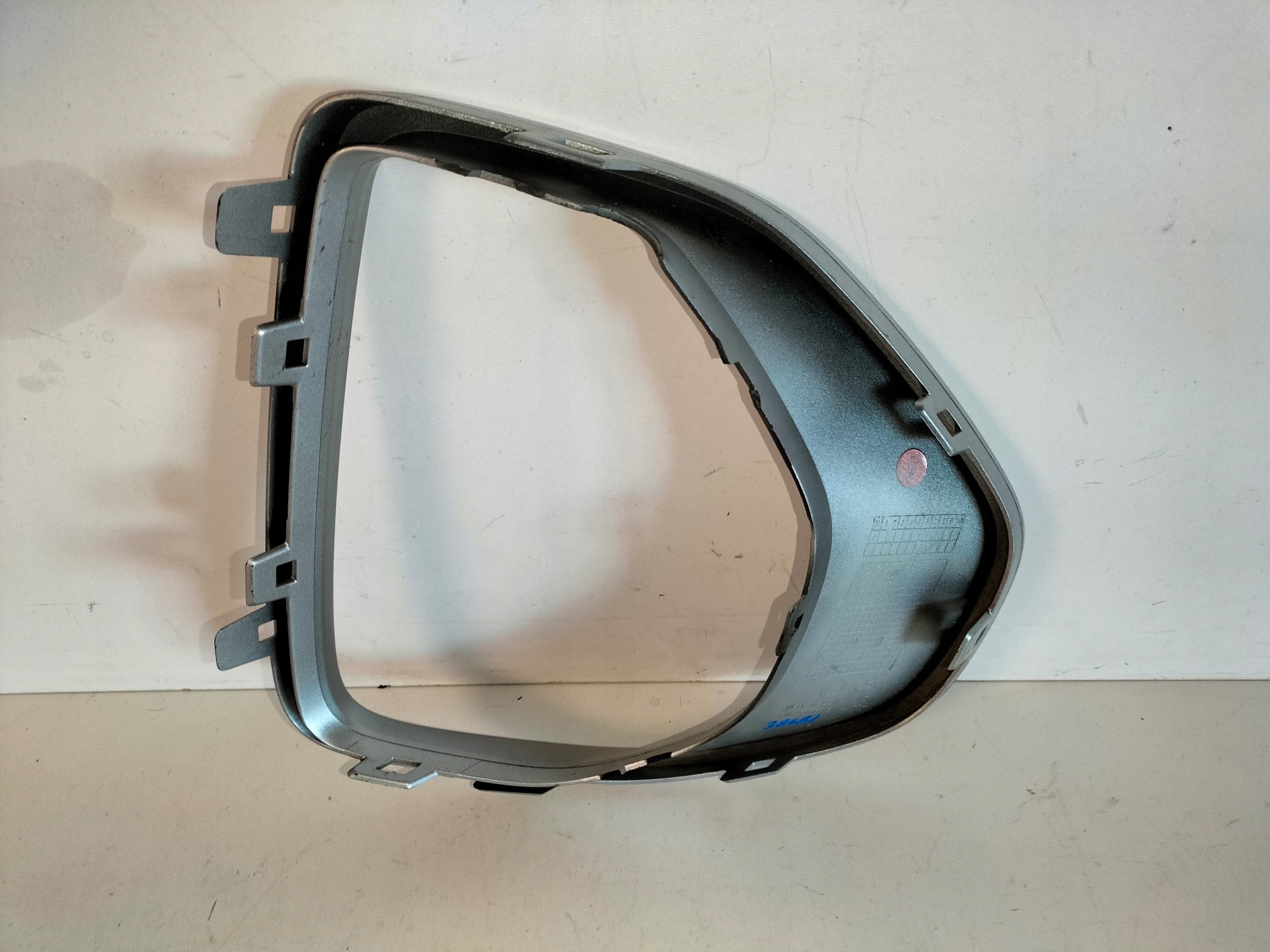 RAMIK LISTA MRIEZKA LIŠTA PREDNÉHO NÁRAZNÍKA PRAVA VW ATLAS LIFT 23-