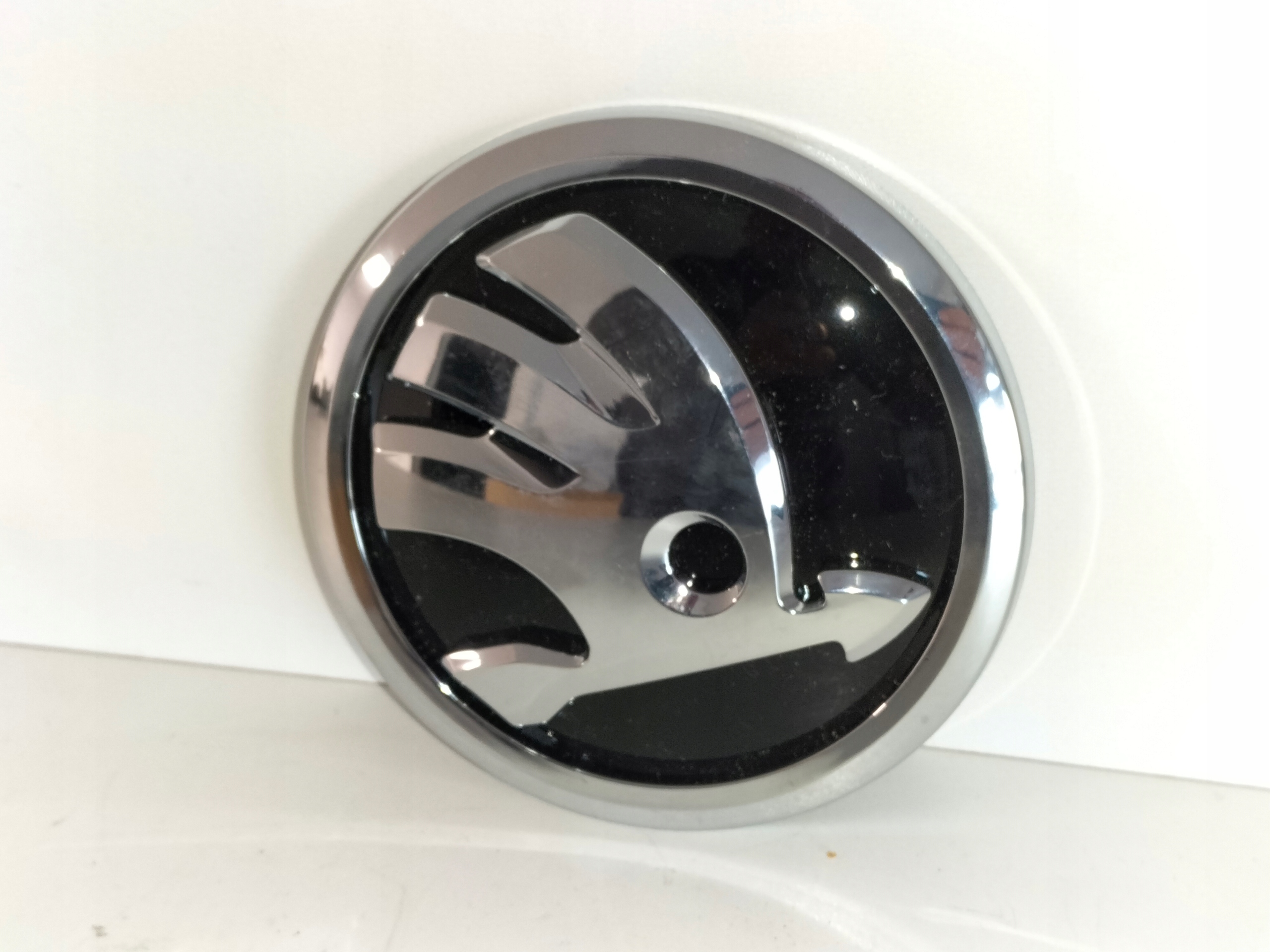 ZNAK EMBLEM logo ZADNEJ KAPOTY SKODA YETI 13-