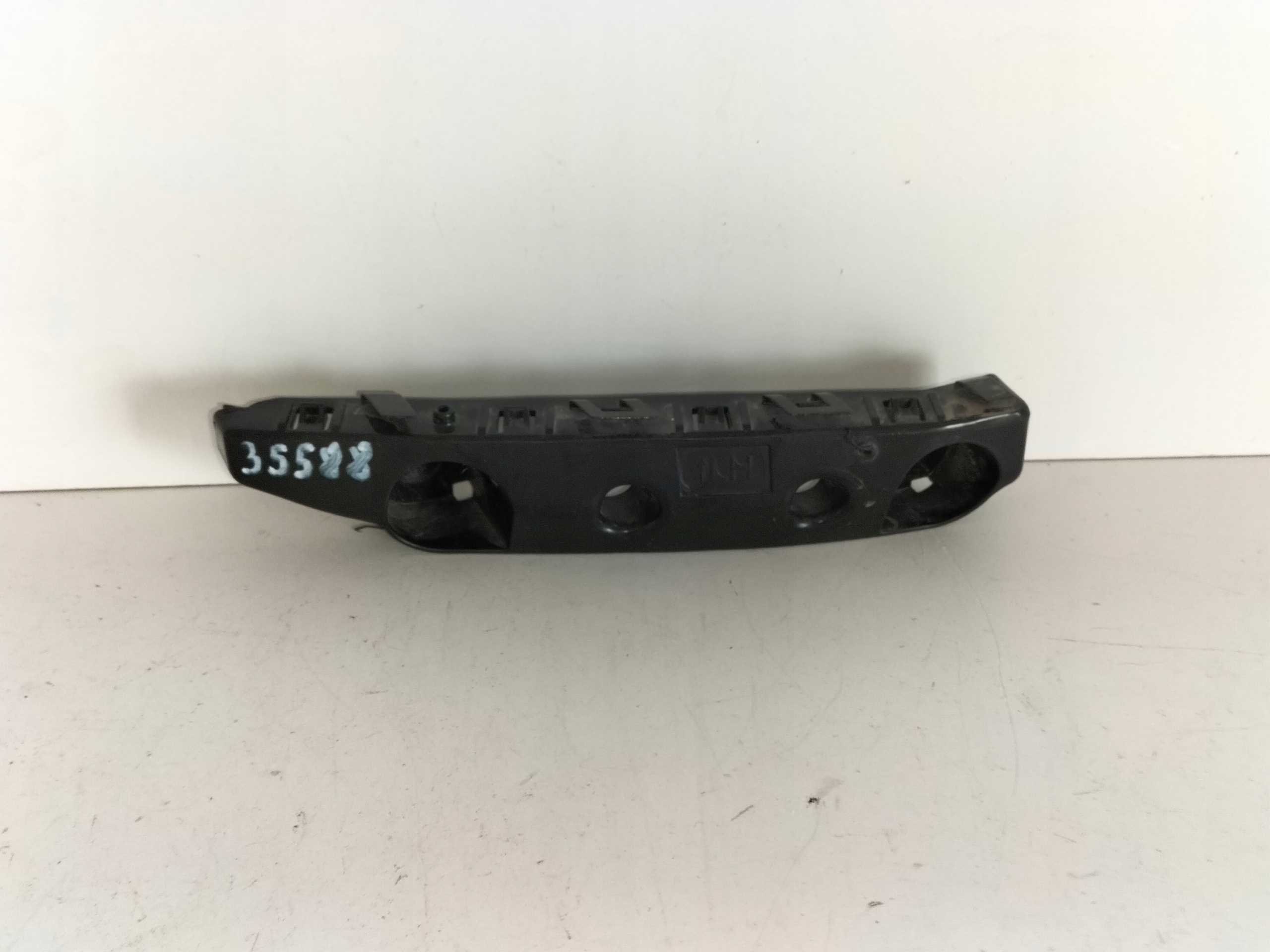 DRZIAK PREDNEHO NARAZNIKA LAVY NISSAN PULSAR 14-