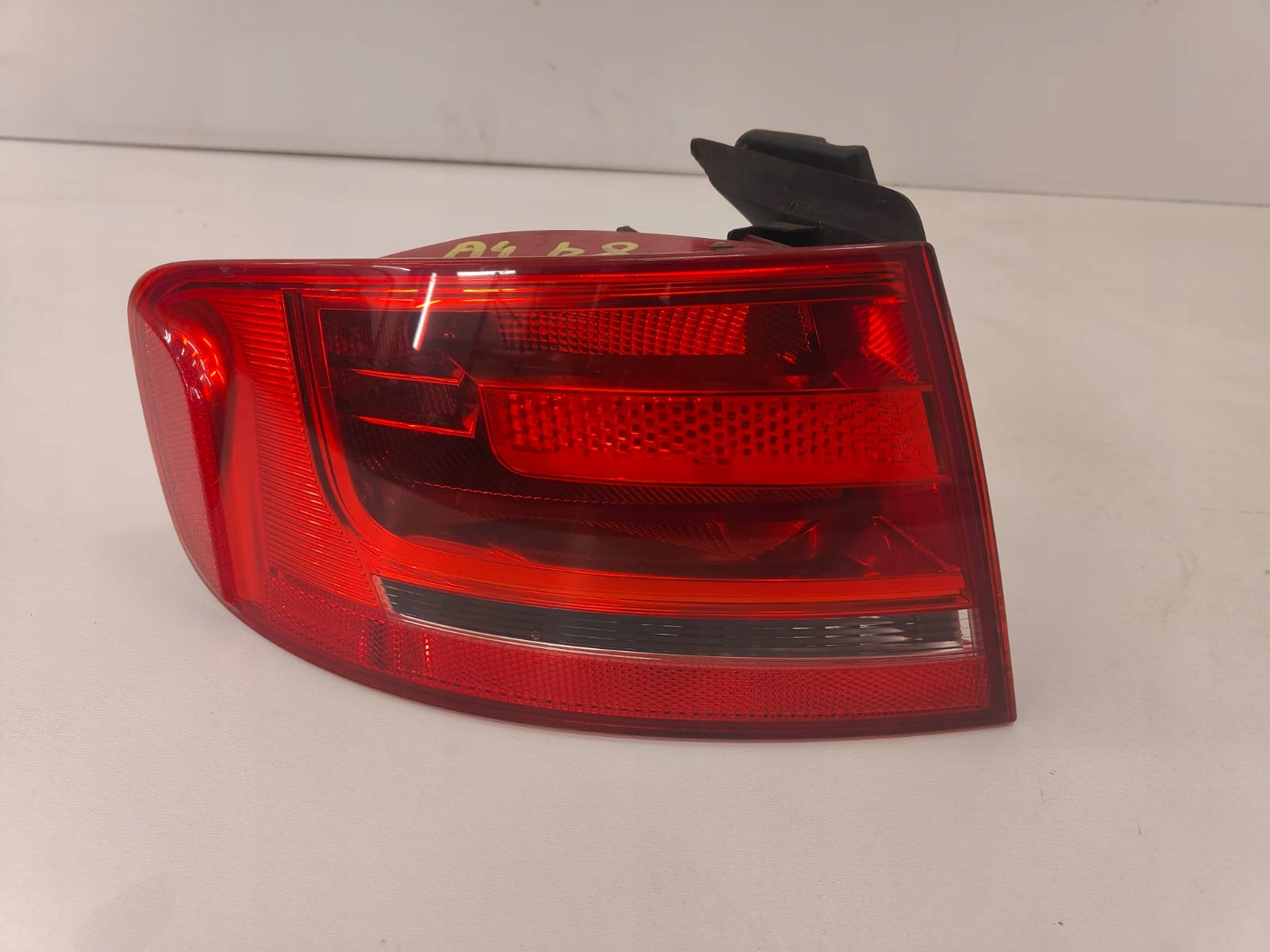Audi a4 b8 08-11 oe 8k5 945 095D LAVE ZADNE SVETLO
