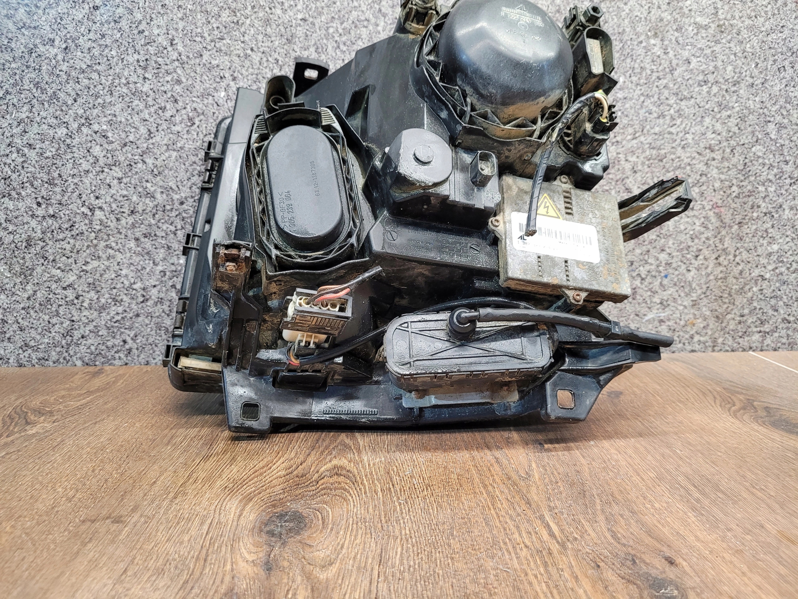 RANGE ROVER L322 XENON PRAVÉ PREDNÉ SVETLO