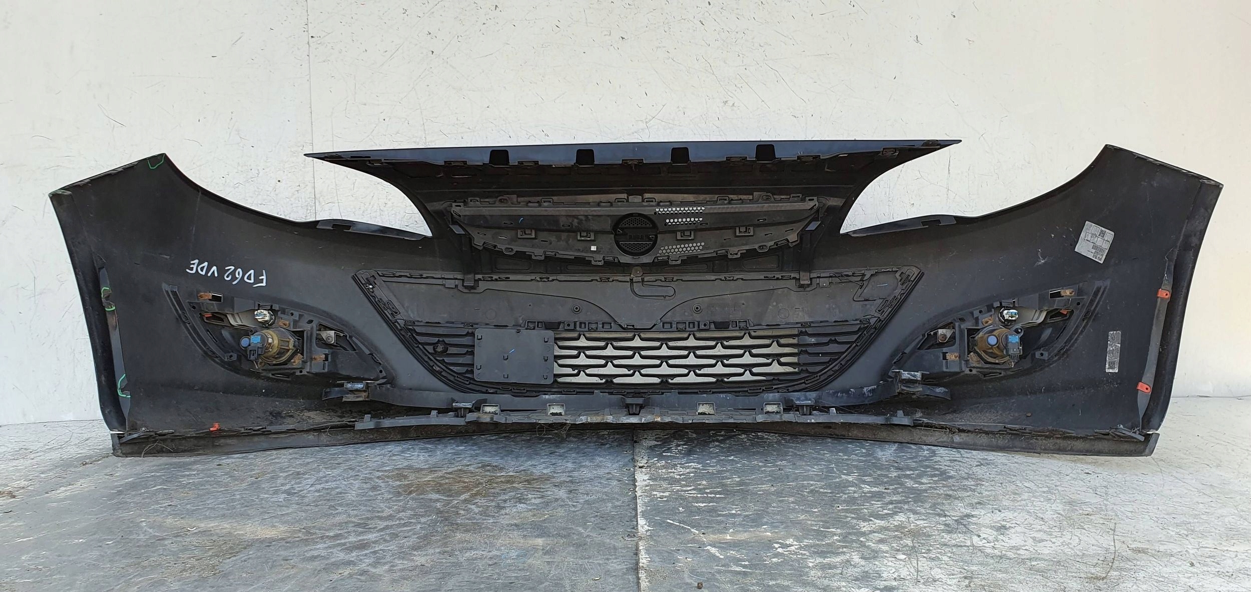 Opel Astra J LIFT PREDNÝ NÁRAZNÍK 13368660G