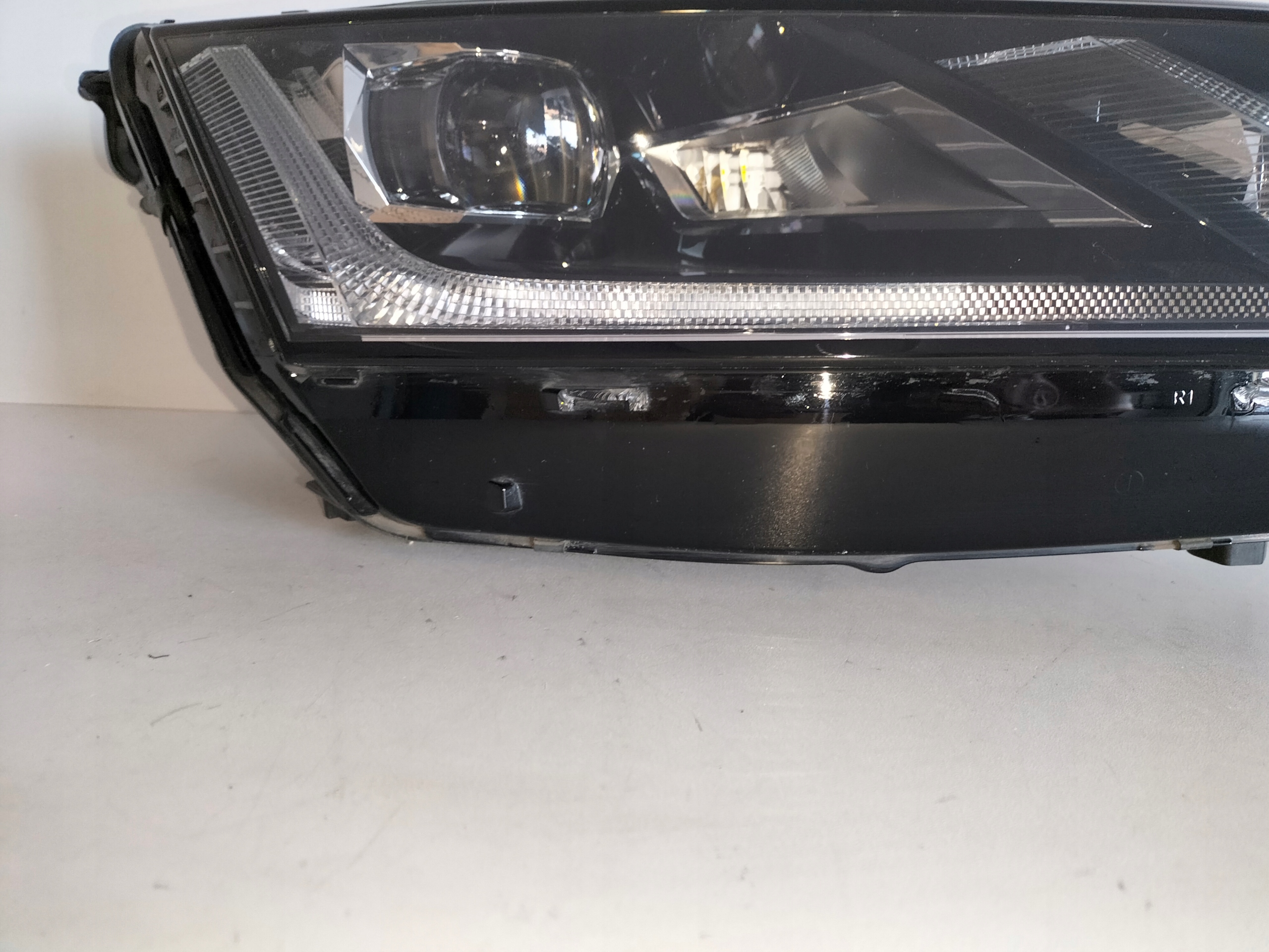 PRAVE PREDNE SVETLO SKODA OCTAVIA 4 IV 19- FULL LED