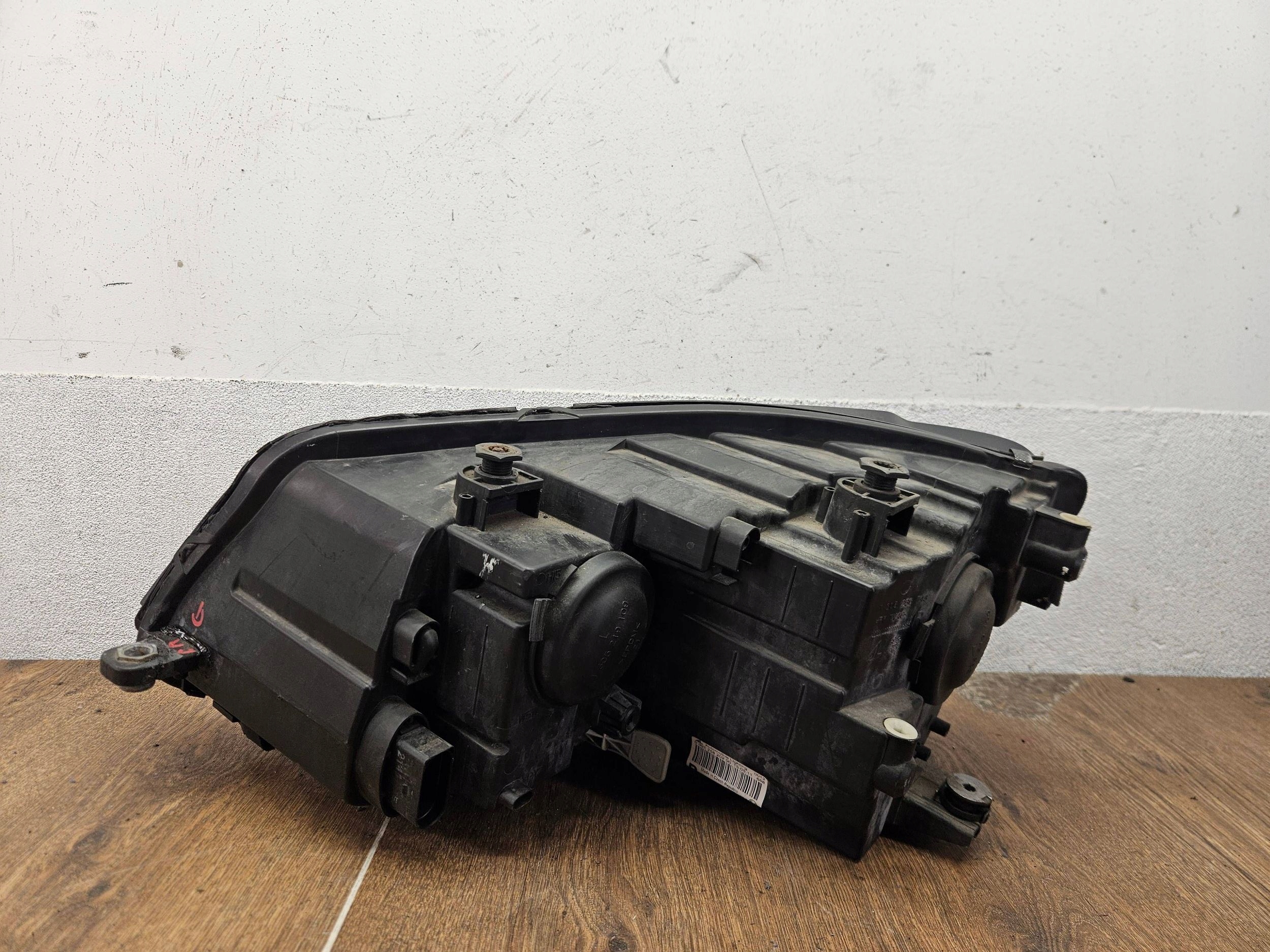 Vw Touran II 2 lift 010- 1T1941006G PRAVÉ PREDNÉ SVETLO