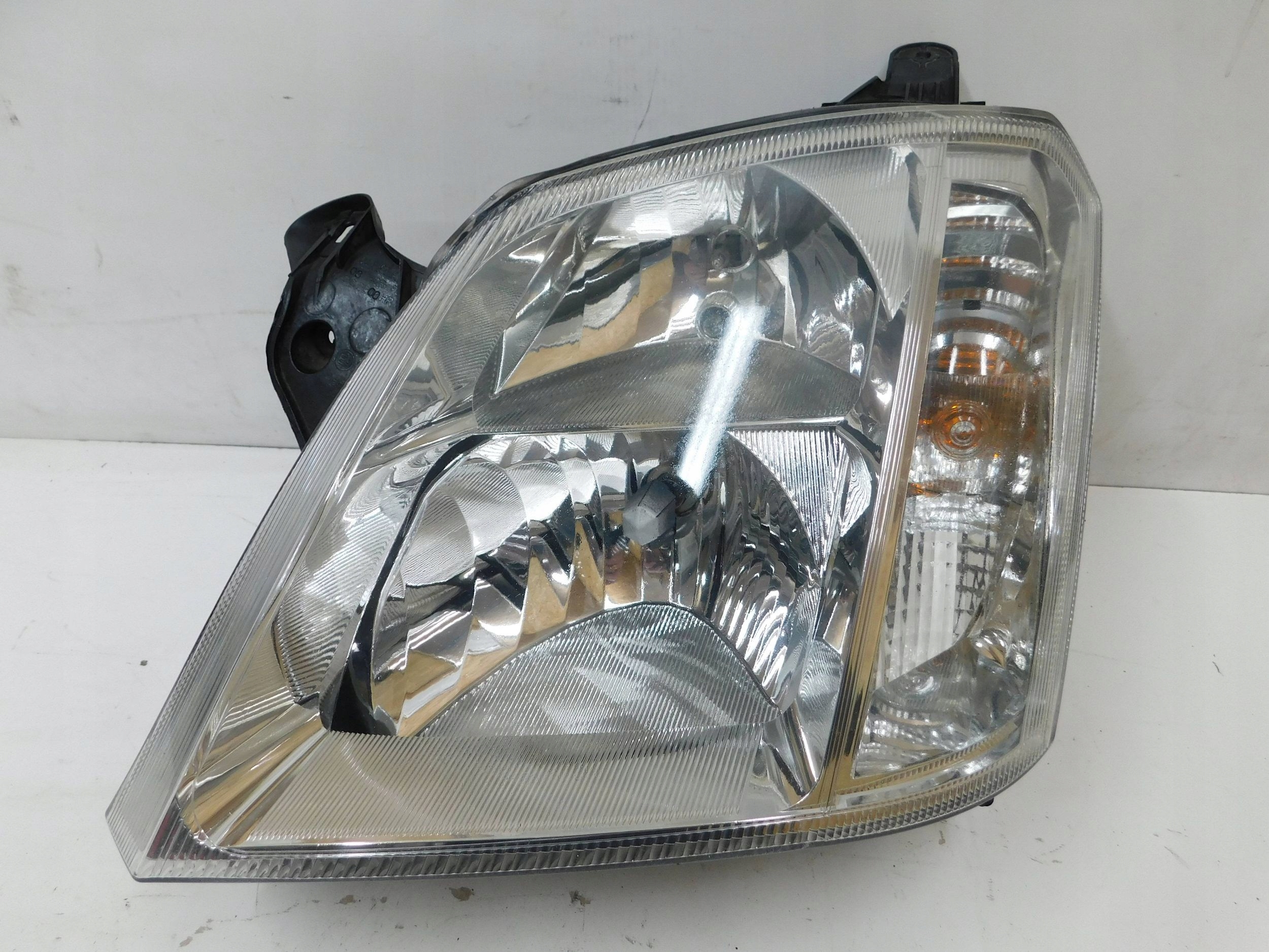 LAVE PREDNE SVETLO OPEL MERIVA A