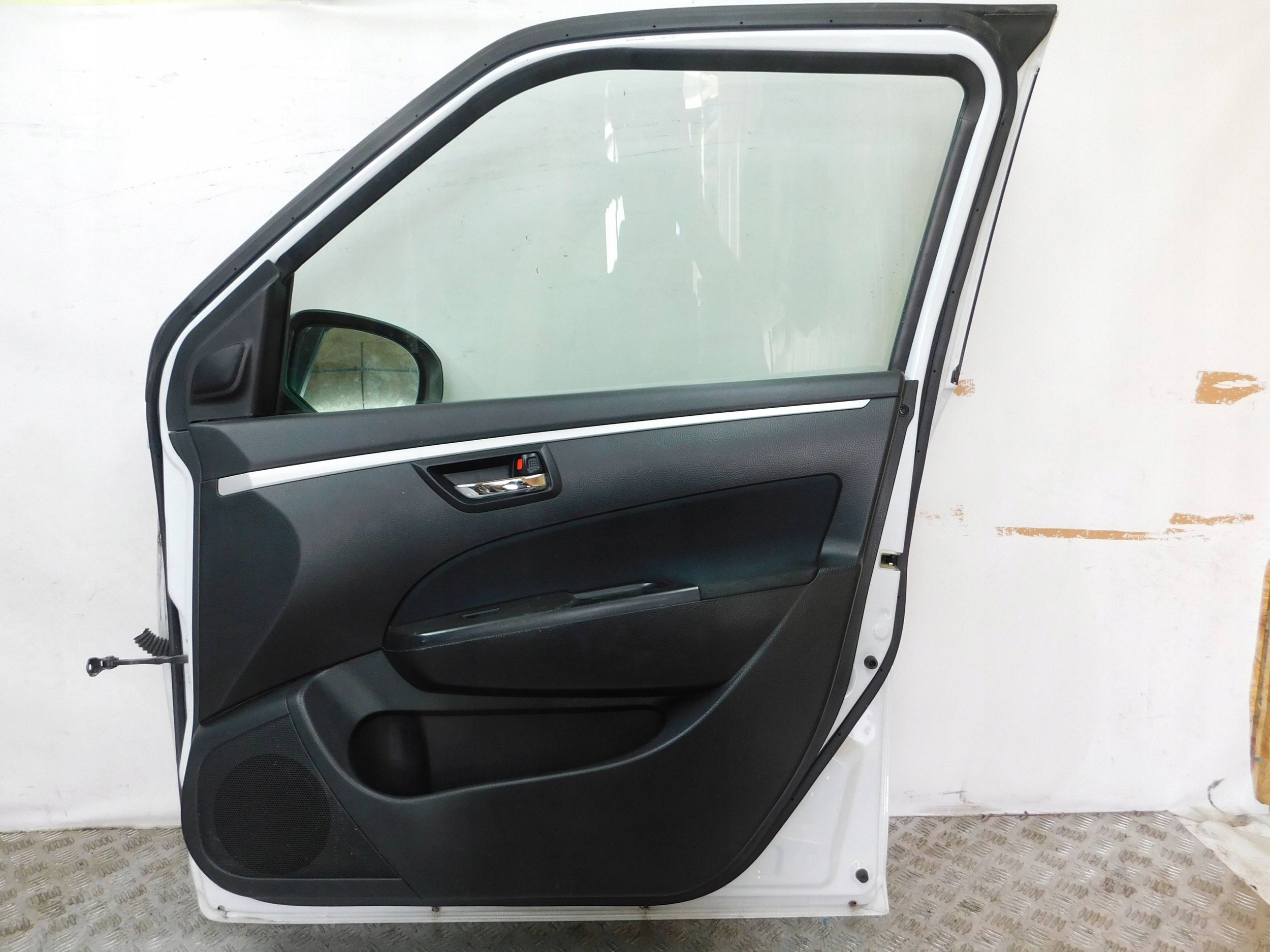 PRAVE PREDNE DVERE SUZUKI SWIFT MK7