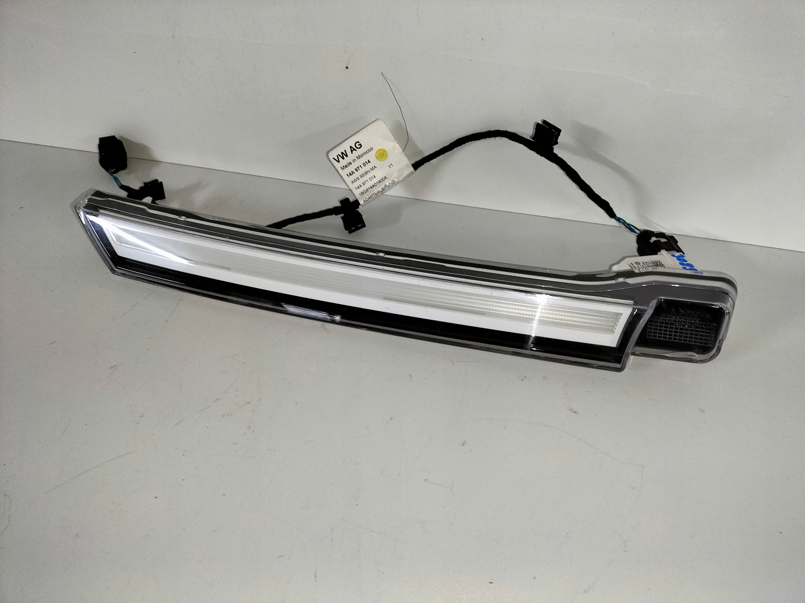 PRAVÉ PREDNÉ LED SVETLO V MASKE VW ID7 23-
