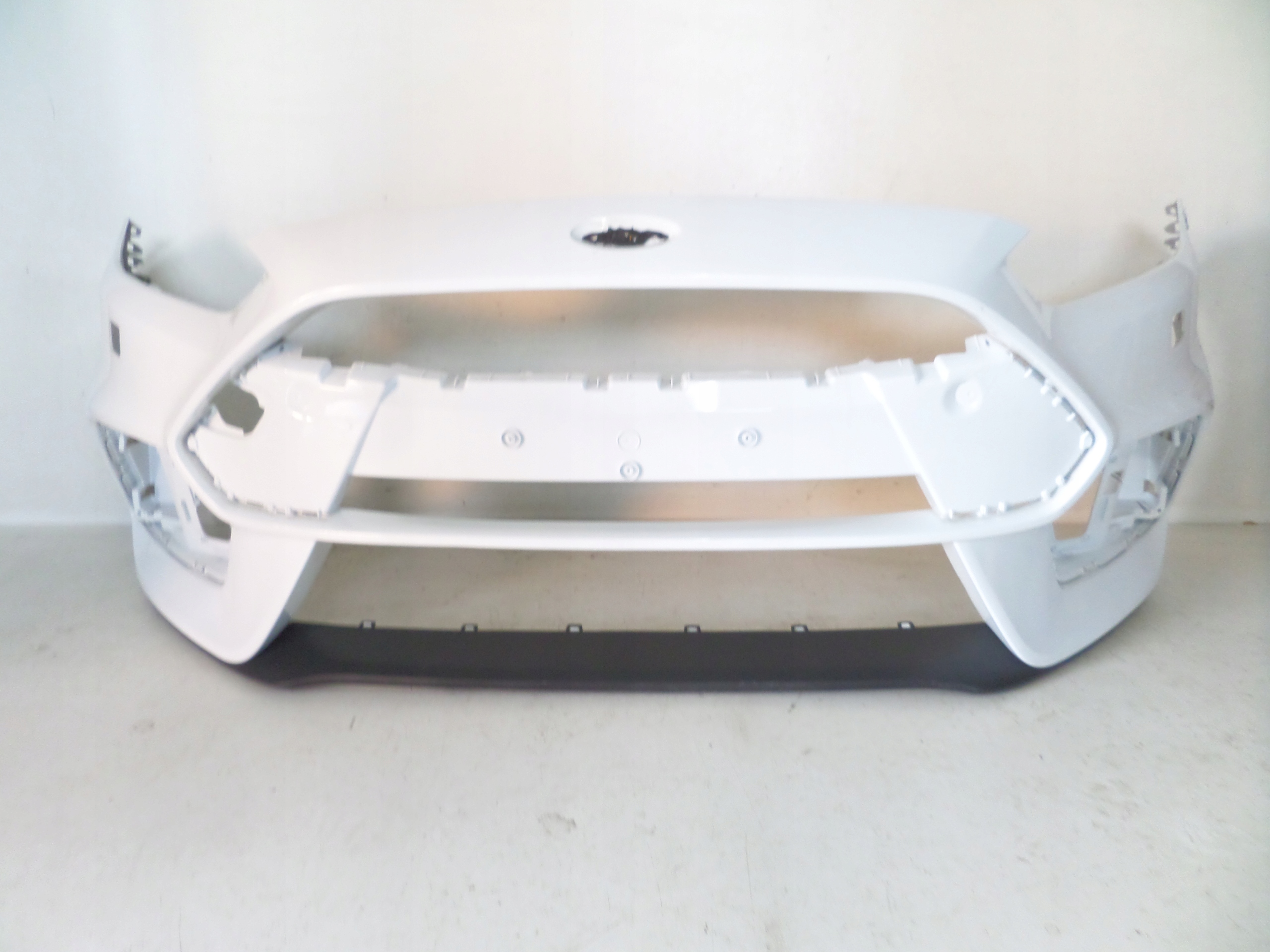 PREDNÝ NÁRAZNÍK FORD FOCUS MK3 LIFT 14-18 RS