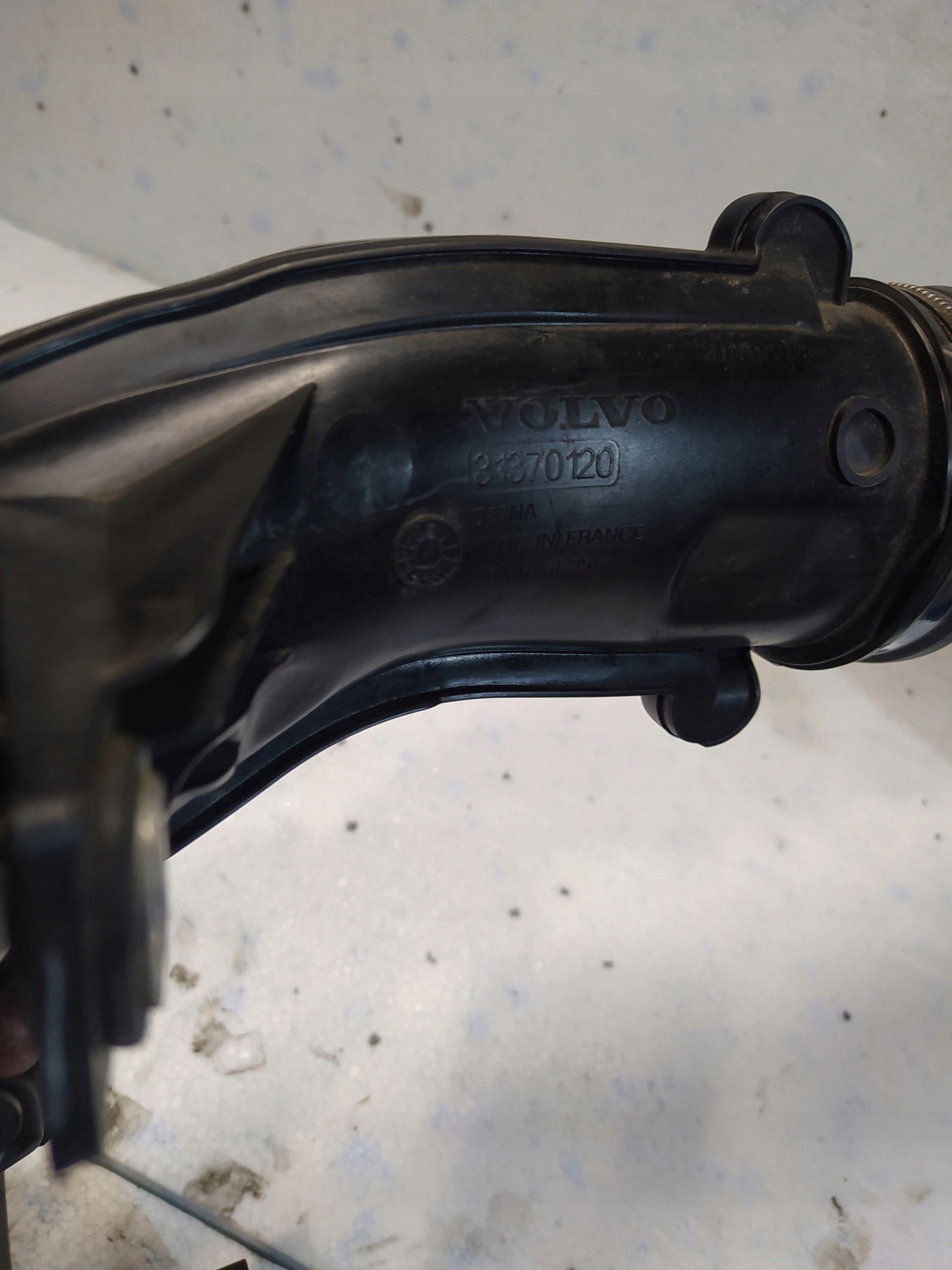 VOLVO HADICA TRUBKA INTERCOOLERA 2.0d XC90 31370120