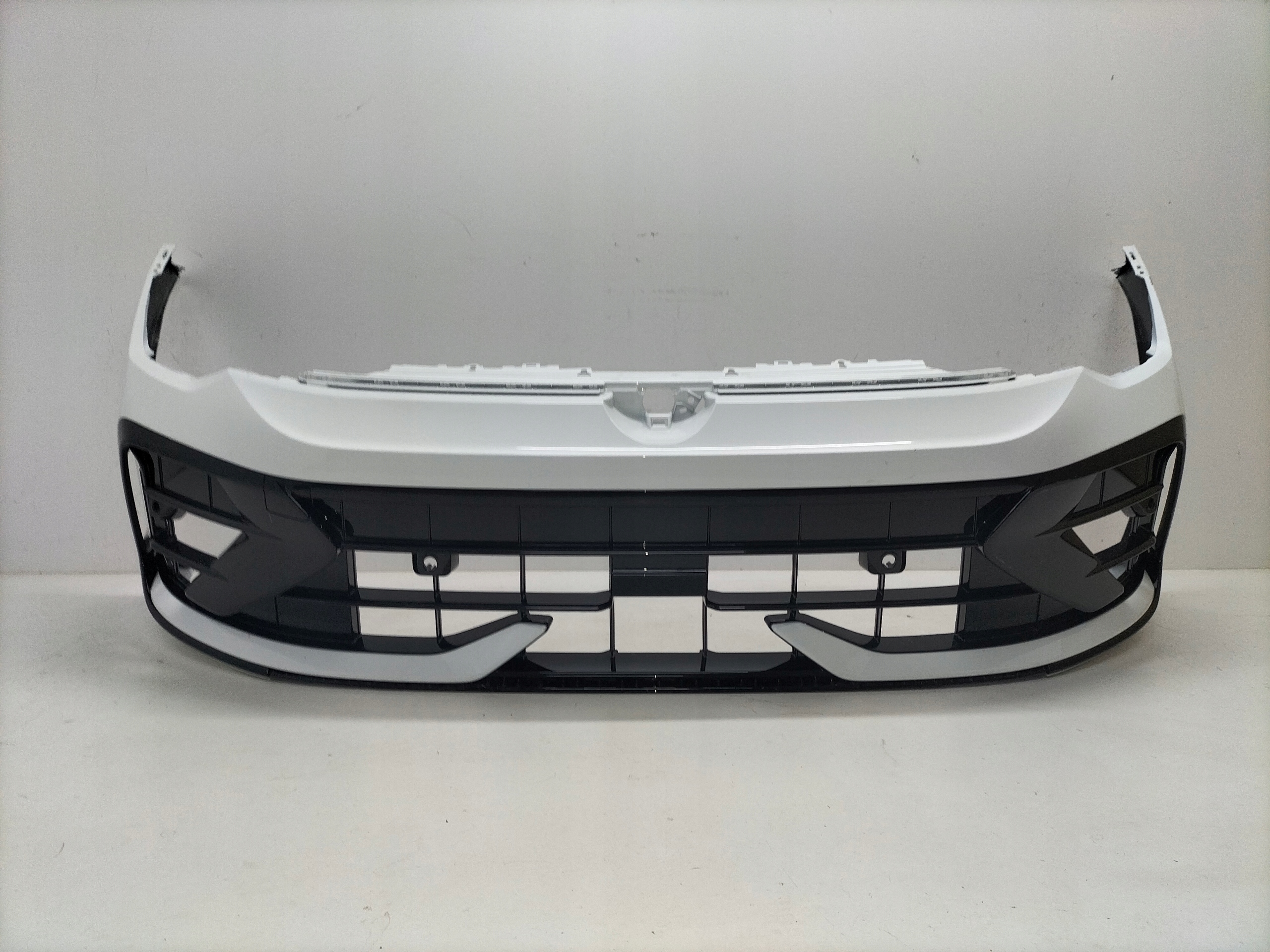 PREDNÝ NÁRAZNÍK VW GOLF 8 VIII LIFT 24- R20 R-TYPE