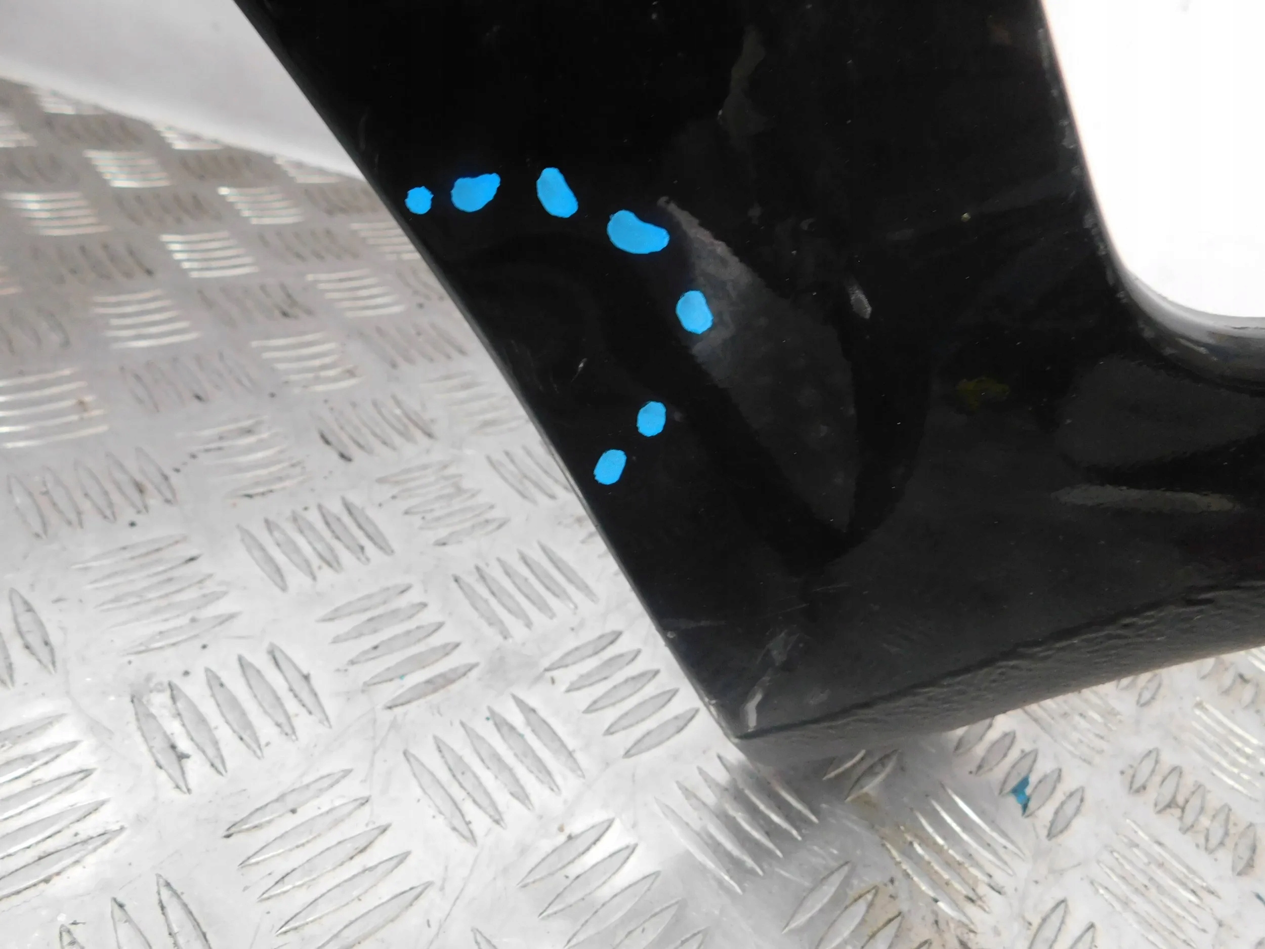 BLATNIK PREDNÝ LAVY TOYOTA YARIS II 2