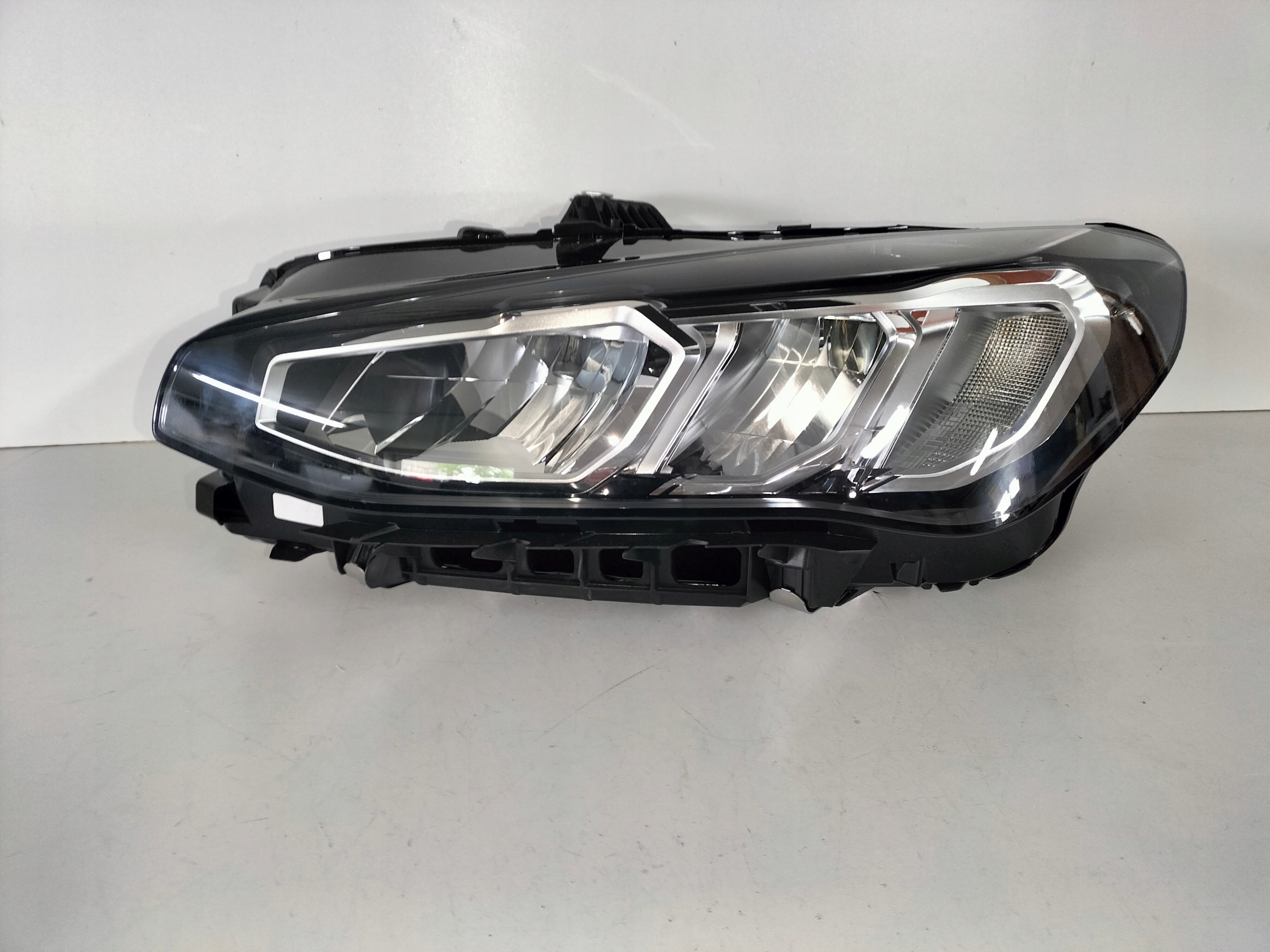 LAVE PREDNE SVETLO BMW 2 U06 ACTIVE TOURER 21-