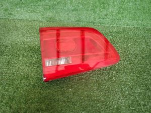 VW TOURAN 10-15 LAVE ZADNE SVETLO V KAPOTE VW TOURAN 10-15 LAVE ZADNE SVETLO V KAPOTE