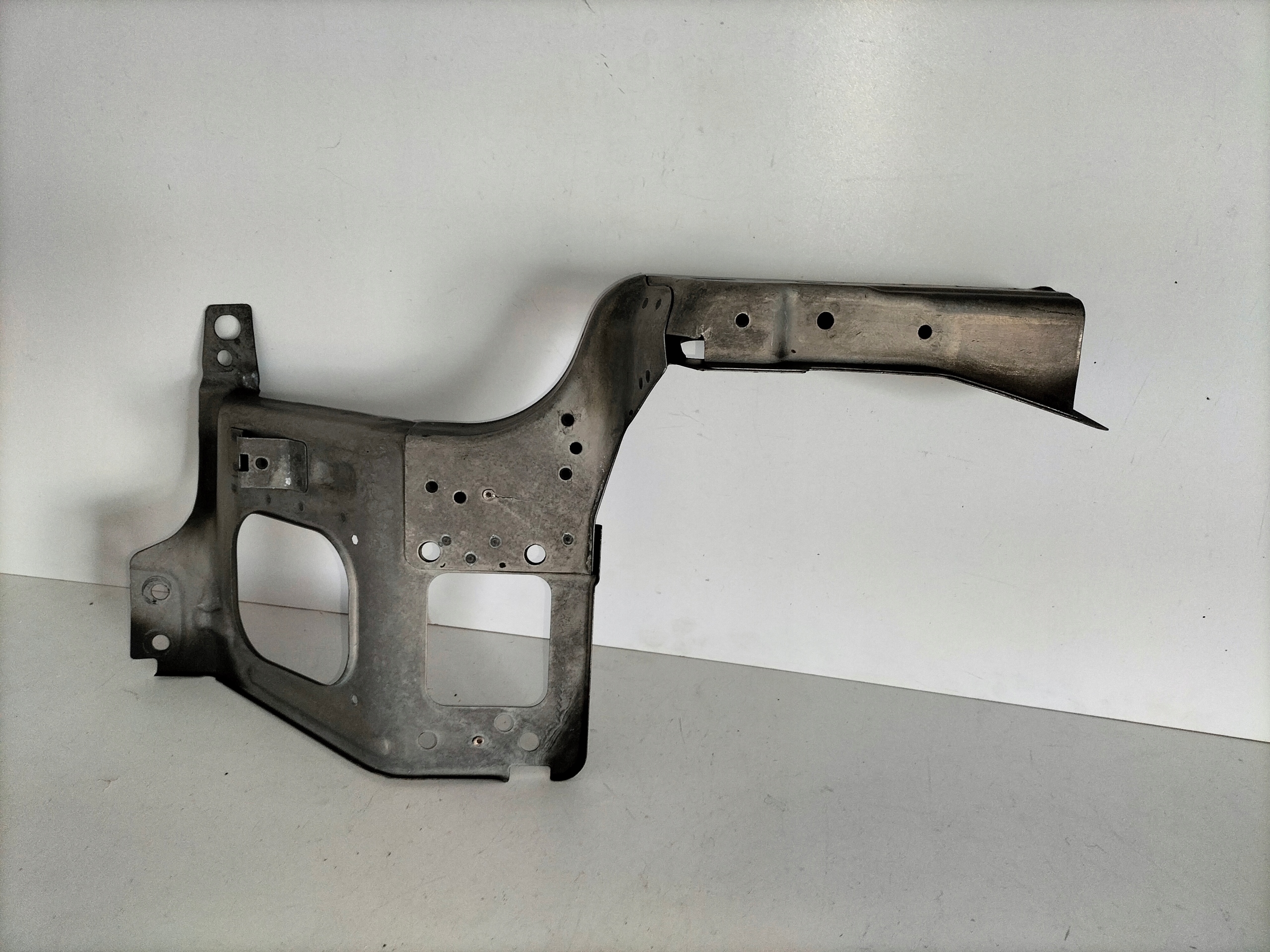 OKULAR DRŽIAK PREDNÉHO ČELA SVETLOy OPEL ADAM 13-