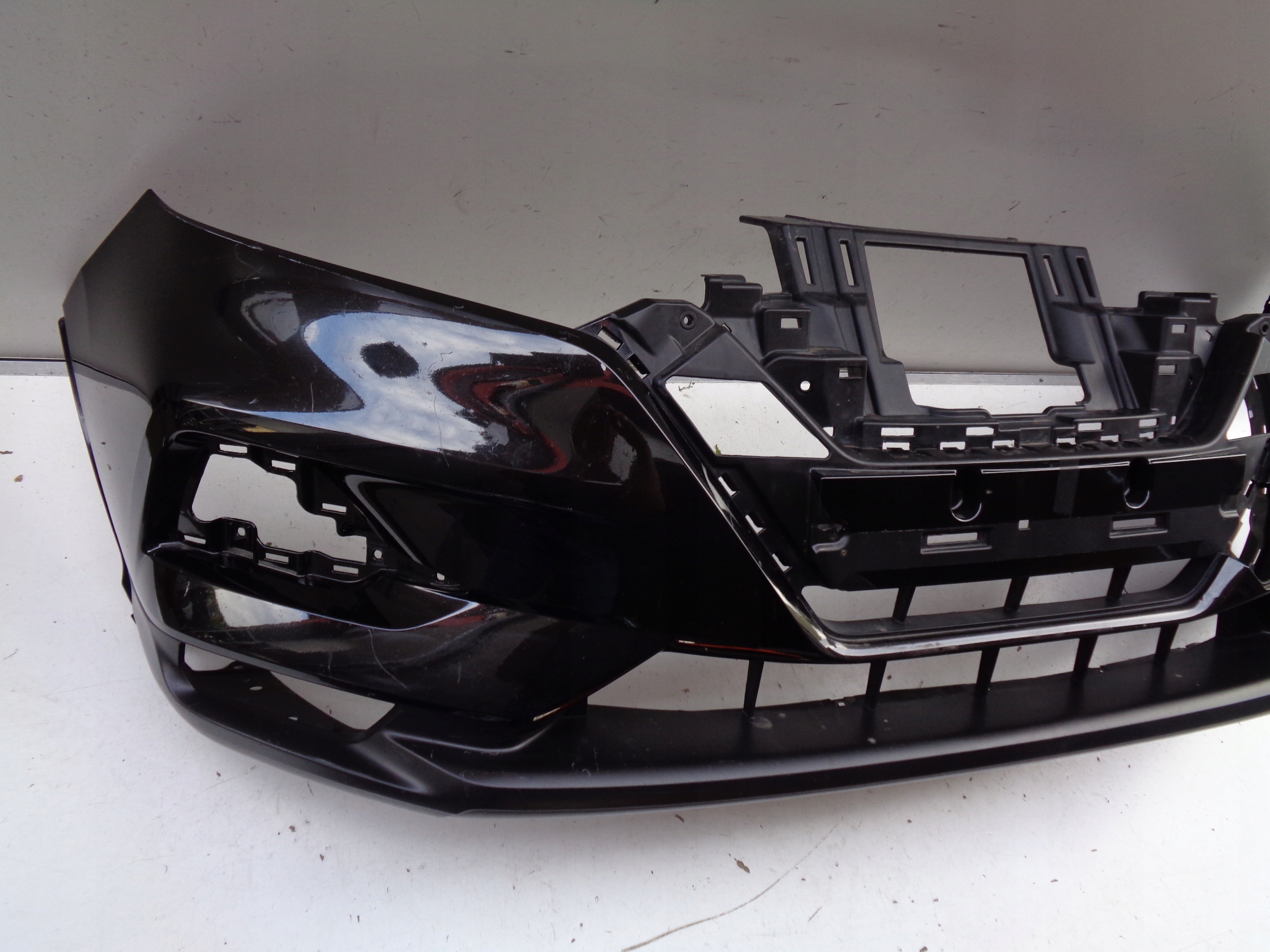 PREDNÝ NÁRAZNÍK NISSAN QASHQAI 17- LIFT NR 37430