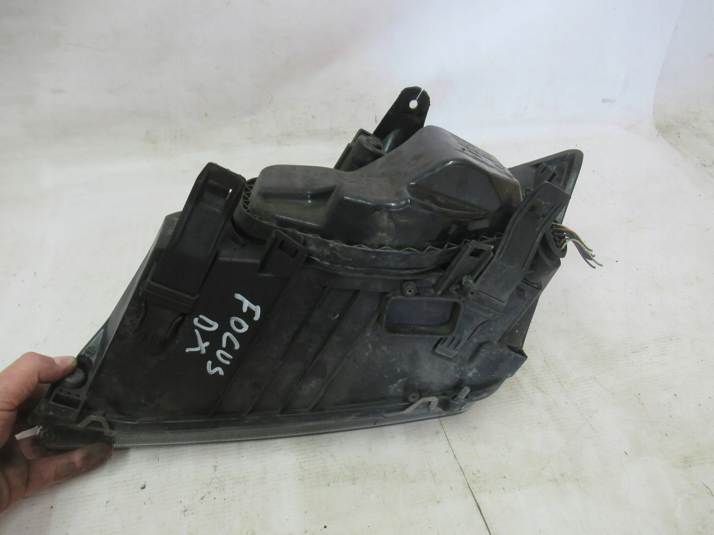 PRAVE PREDNE SVETLO FORD FOCUS MK2 II 2 04-