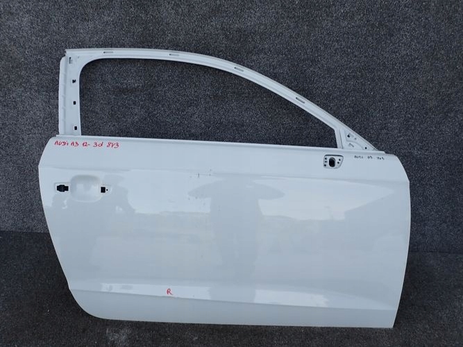 AUDI A3 8V 3d 12- PRAVE PREDNE DVERE