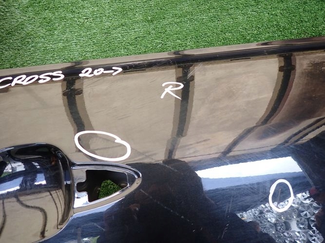 TOYOTA YARIS IV CROSS PRAVE PREDNE DVERE