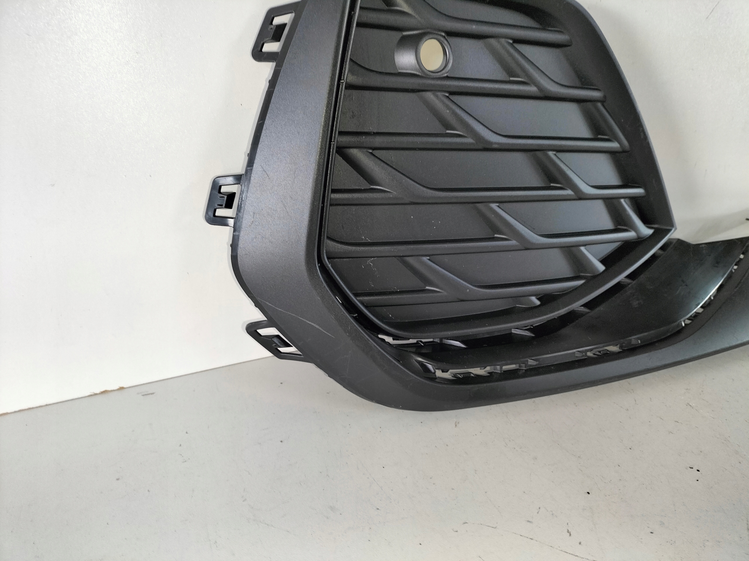 PRAVA LISTA MRIEZKA AUDI A3 8Y LIFT 22- S-LINE