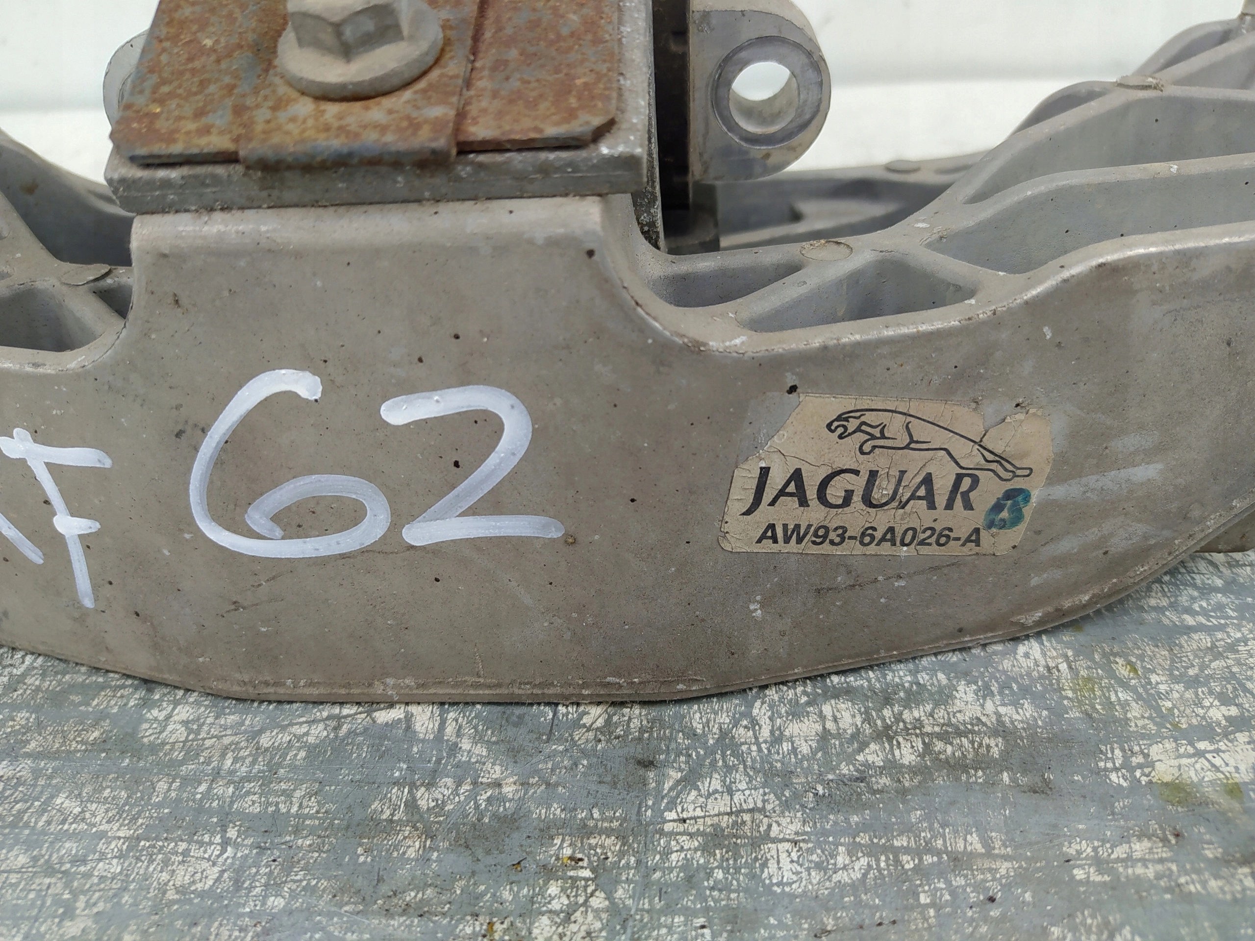 JAGUAR XF LIFT 3.0 AV93-6A026-A DRŽIAK PREVODOVKY