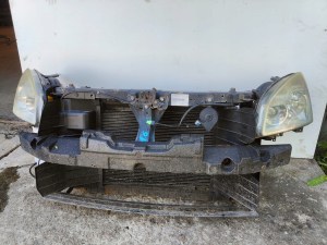 Nissan QASHQAI j10 06-10 PREDNE CELO KOMPLET 1.6 BENZIN SVETLA ANGLICKO Nissan QASHQAI j10 06-10 PREDNE CELO KOMPLET 1.6 BENZIN SVETLA ANGLICKO