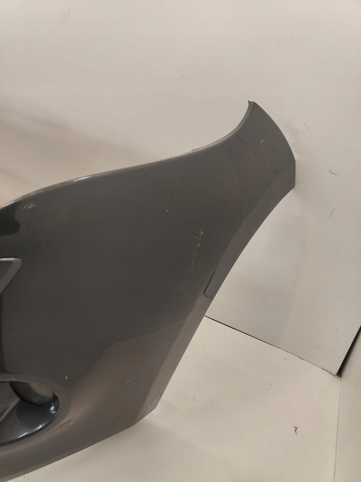 Renault Megane III 08-12 PREDNÝ NÁRAZNÍK KOMPLETNY OSTREKOVAČE