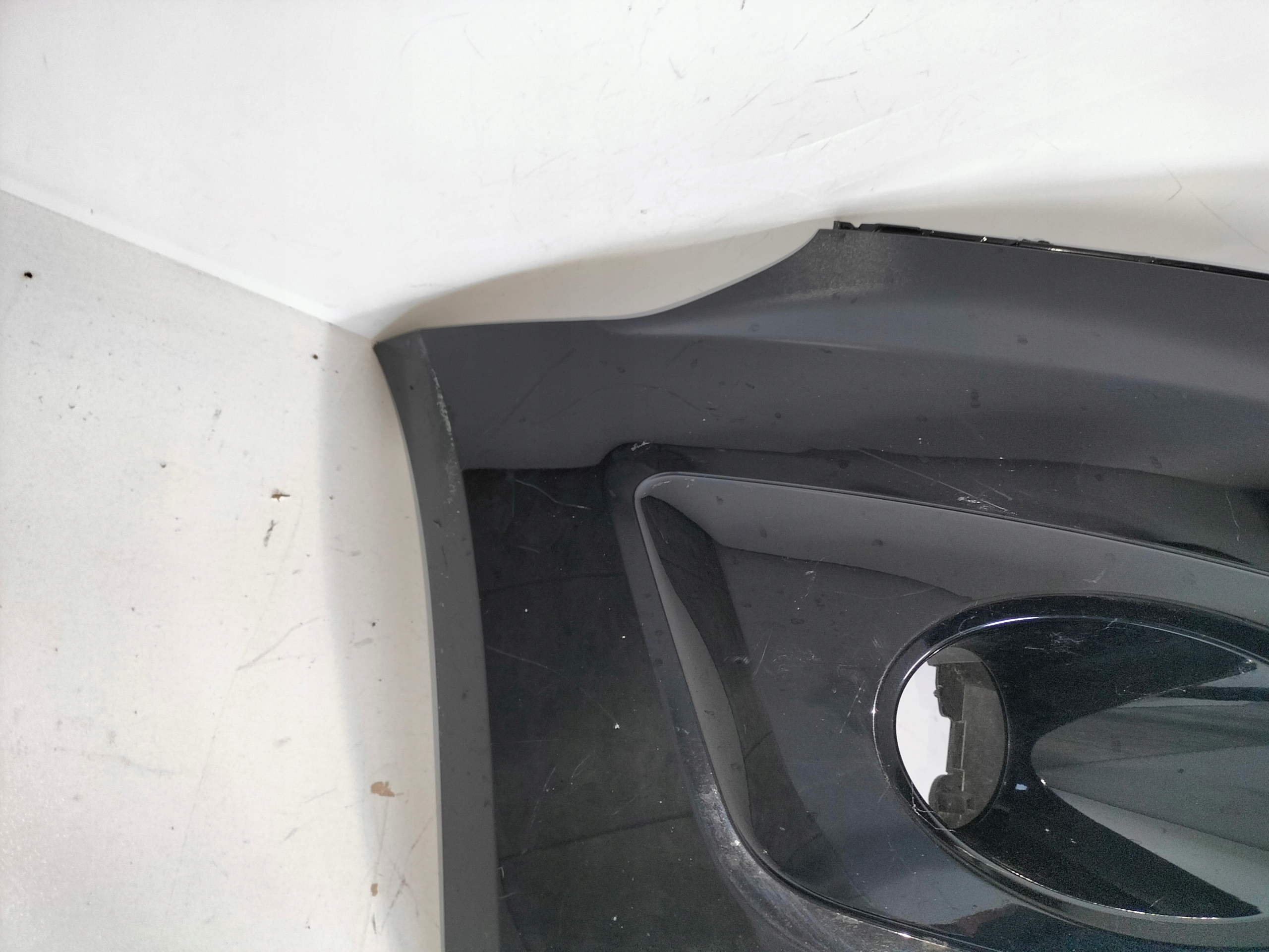 PREDNÝ NÁRAZNÍK FORD TRANSIT CONNECT 13-17