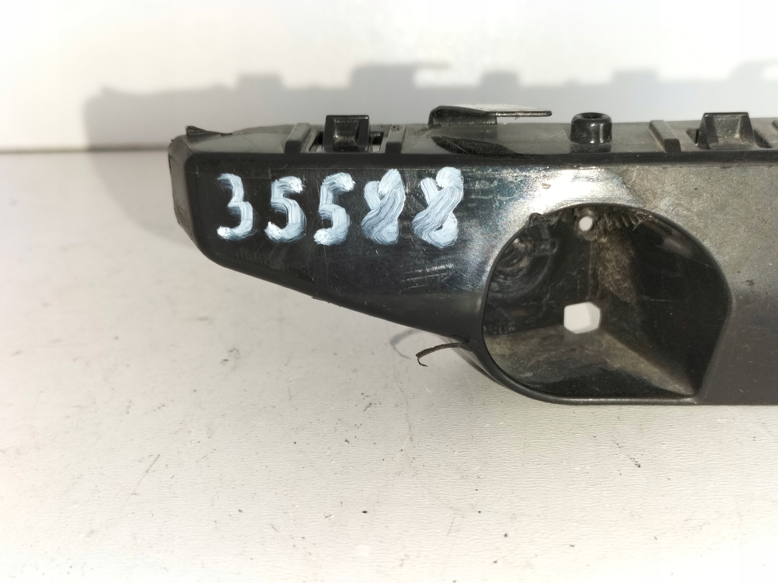 DRZIAK PREDNEHO NARAZNIKA LAVY NISSAN PULSAR 14-