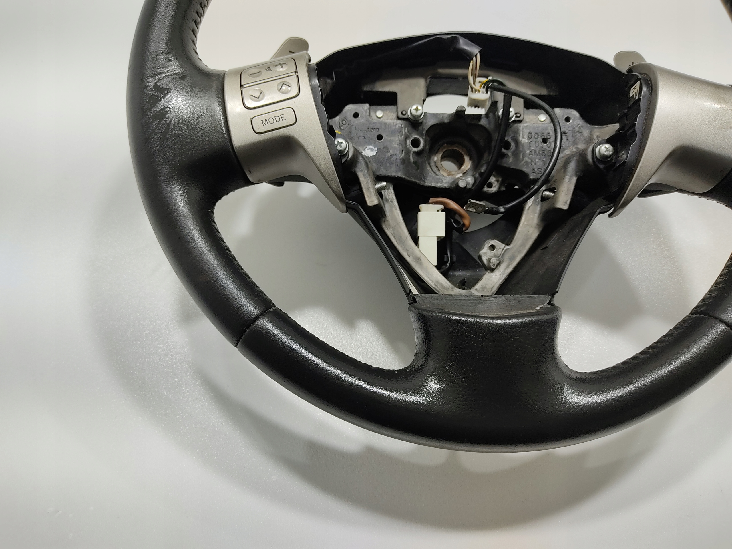 MULTIFUNKCNY VOLANT PADLA RADENIA RYCHLOSTI TOYOTA AURIS I E15 2006-2009
