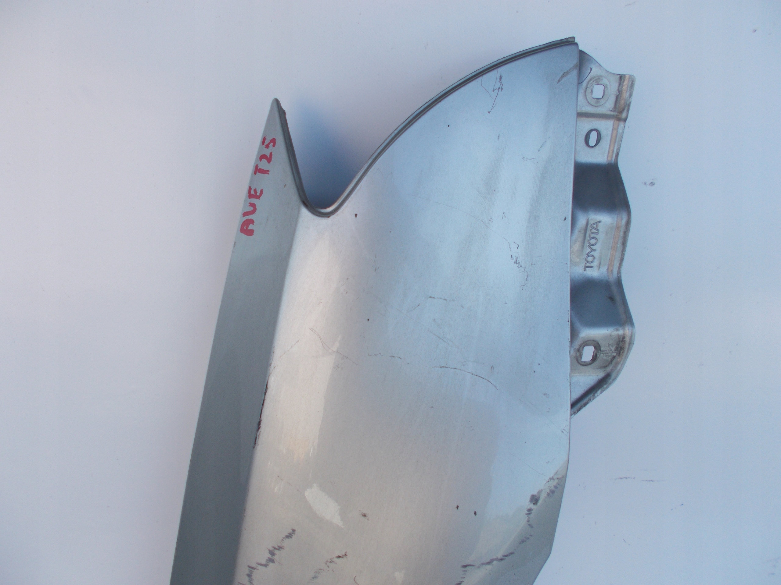 PRAVY PREDNY BLATNIK TOYOTA AVENSIS T25 03-