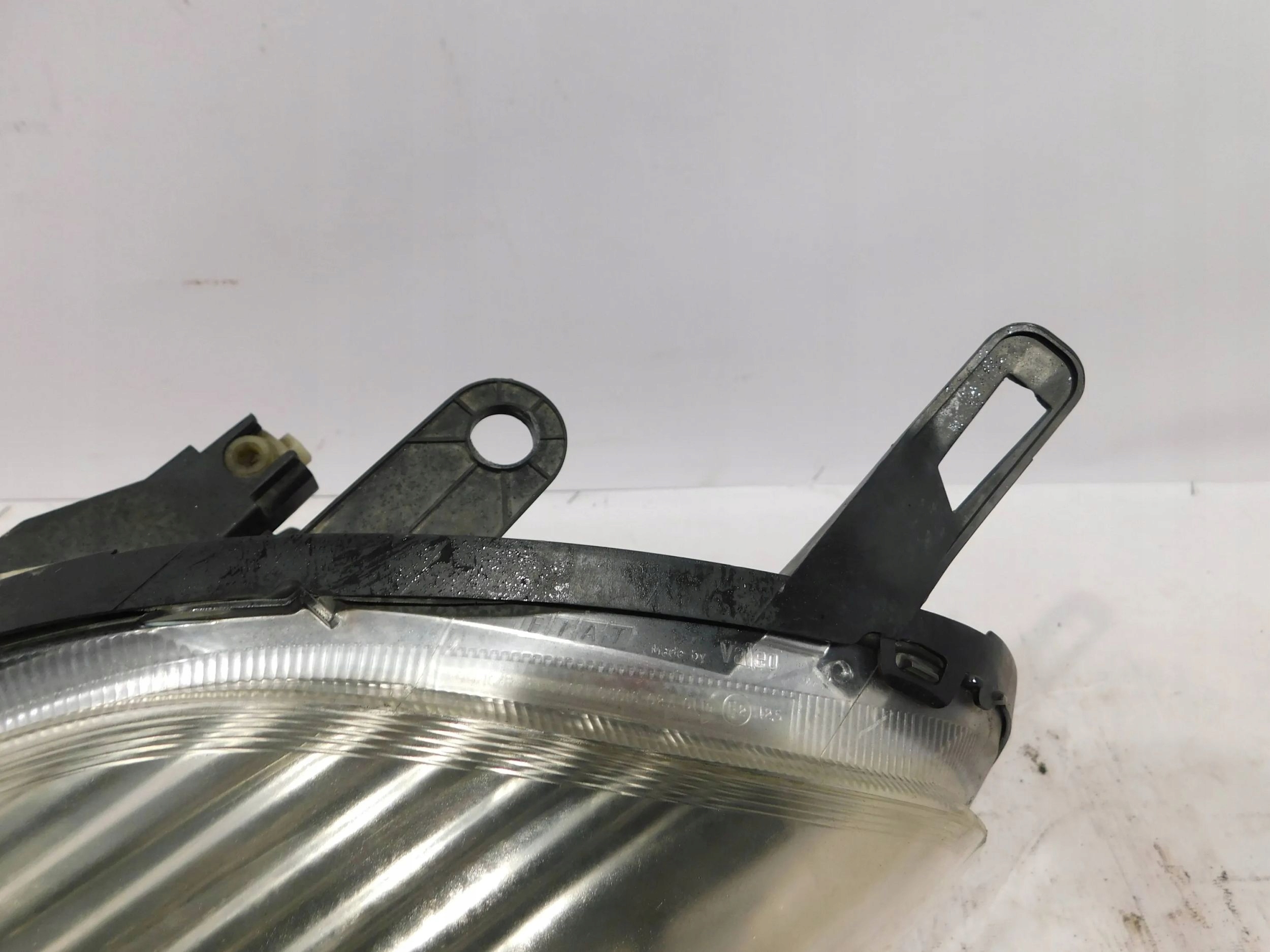 LAVE PREDNE SVETLO FIAT GRANDE PUNTO BIELA ZÁSTRČKA