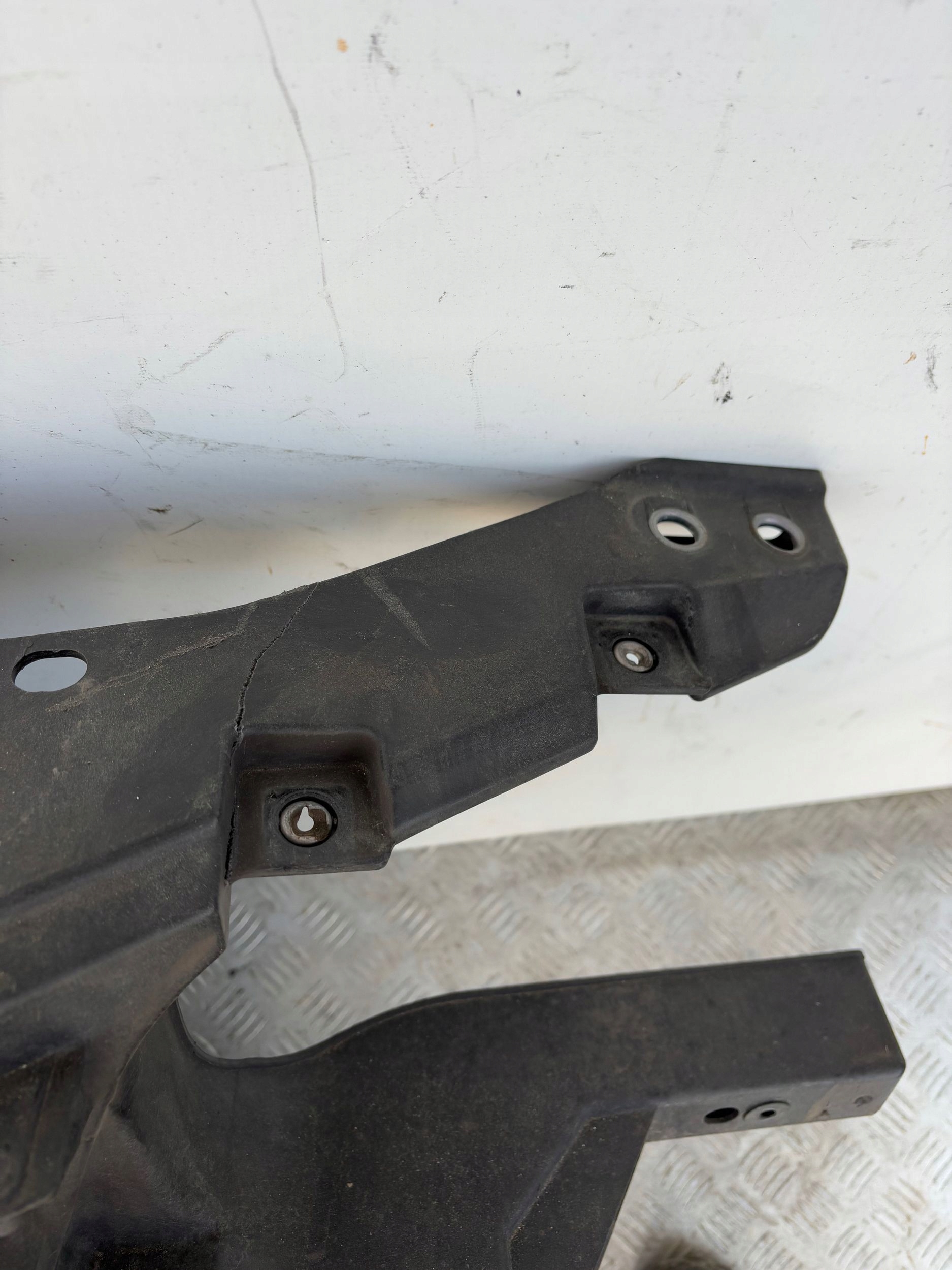 PREDNE CELO CHLADICE VW TOURAN I 2.0 TDI 03-