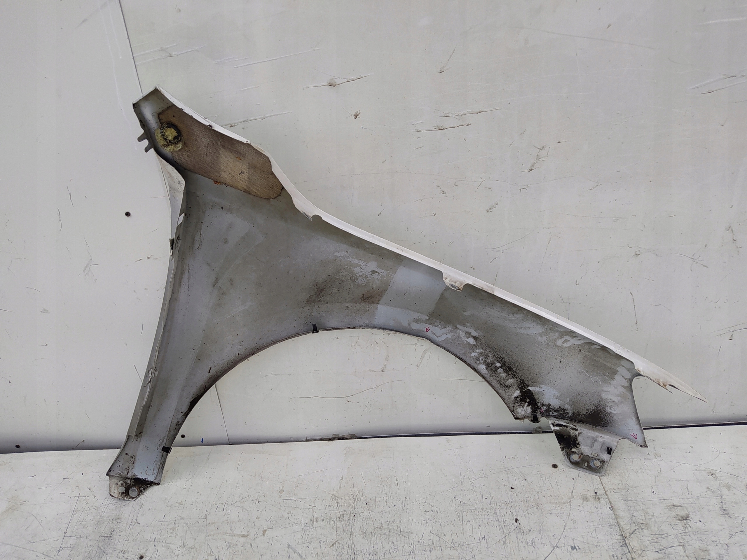 VW JETTA 010-015 ĽAVÝ PREDNÝ BLATNÍK