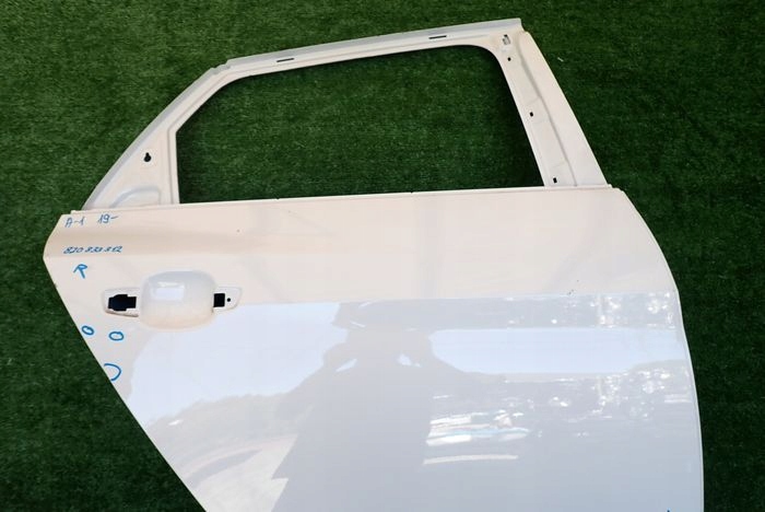 AUDI A1 82A 19- PRAVE ZADNE DVERE