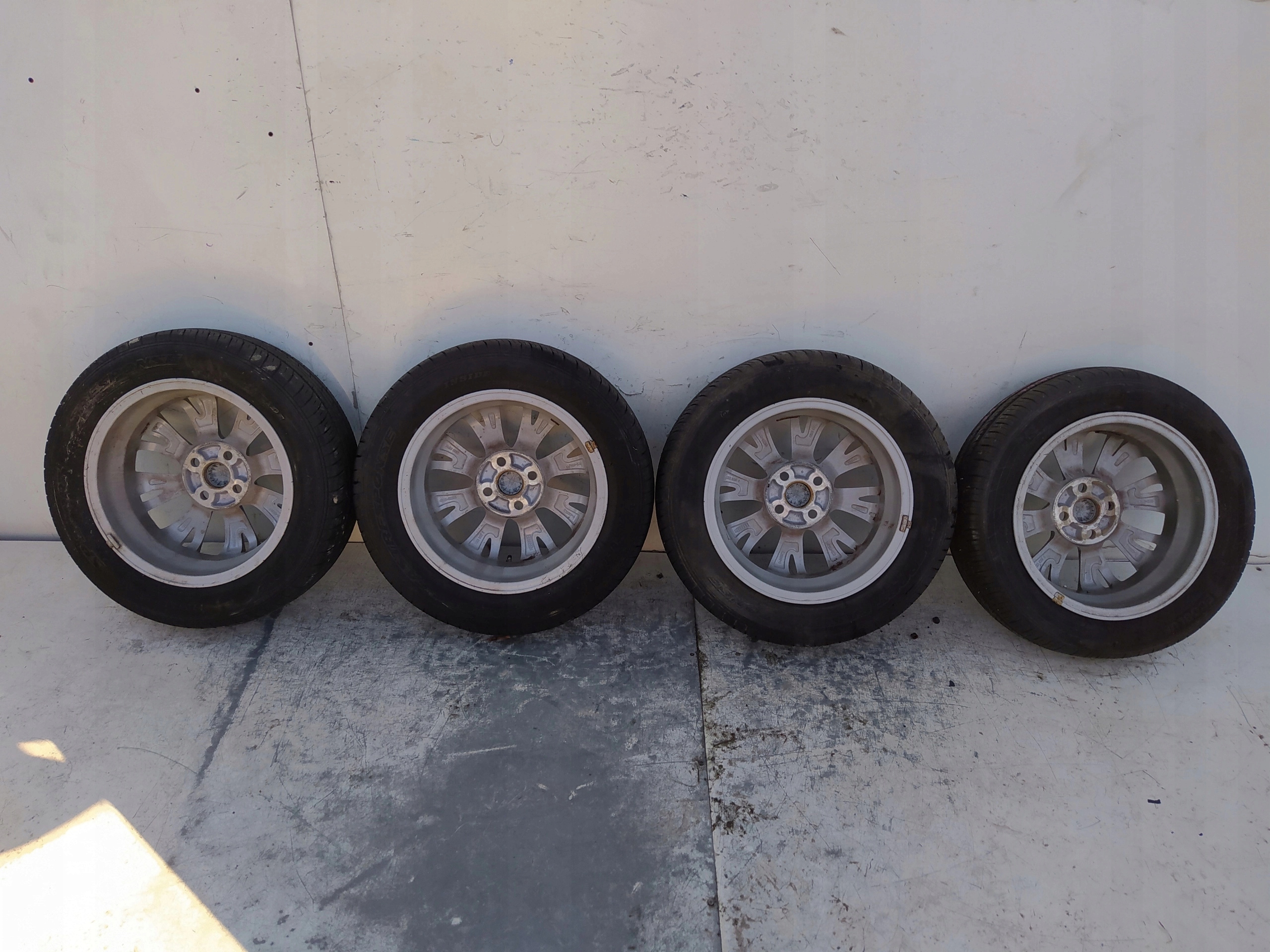 TOYOTA YARIS III 3 15“ KOLESA 4261l-0DG70