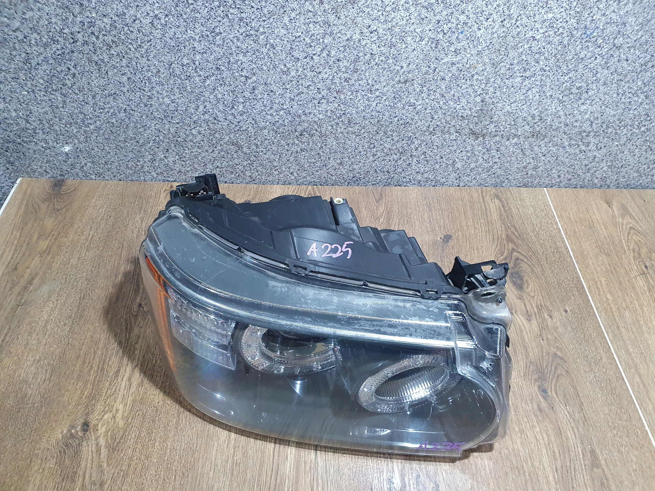 RANGE ROVER SPORT LIFT XENON PRAVÉ PREDNÉ SVETLO