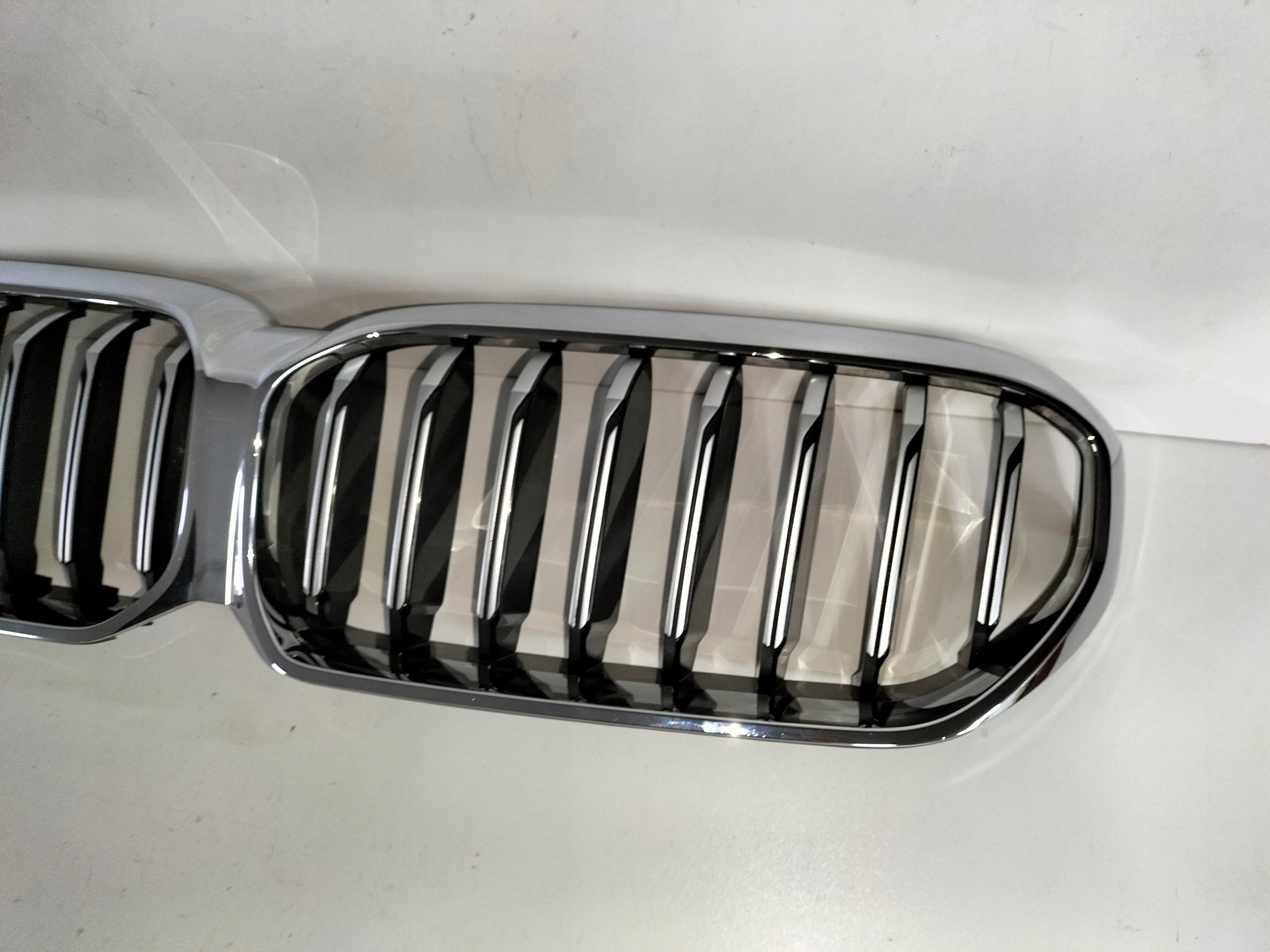 MRIEZKA LISTA ĽADVINKY BMW 5 G30 G31 LCI LIFT 20- CHROM