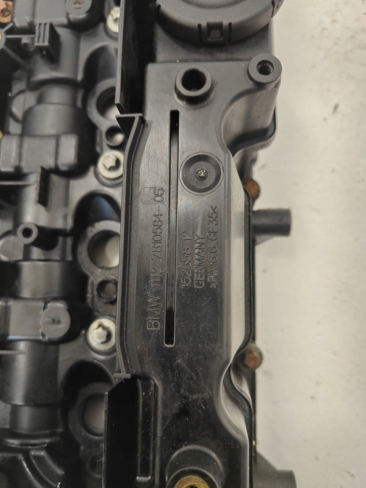 BMW V e90 n47d20c 7810584-05 KRYT VEKO VENTILOV KRYT