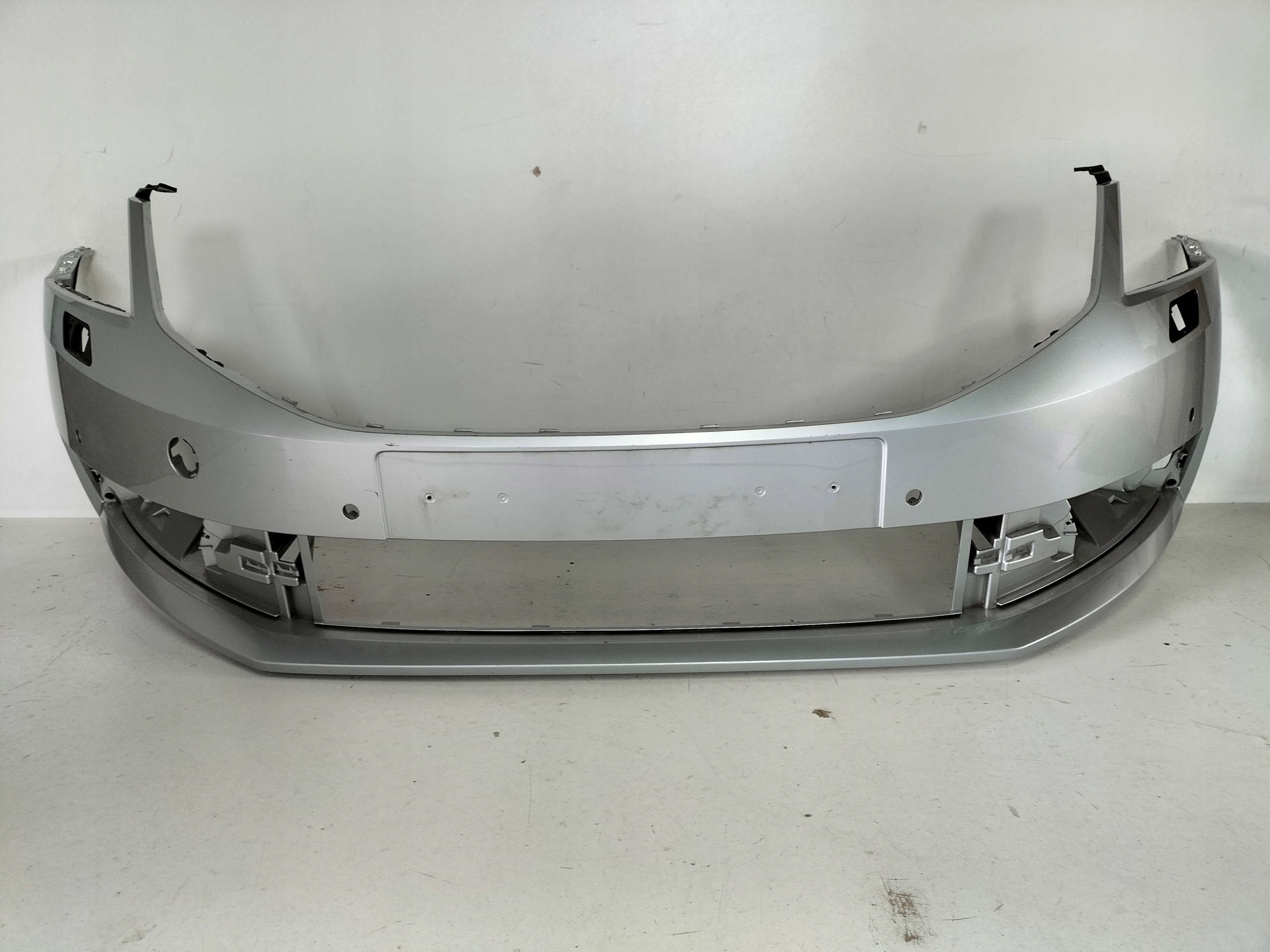 PREDNÝ NÁRAZNÍK SKODA OCTAVIA III LIFT 17-