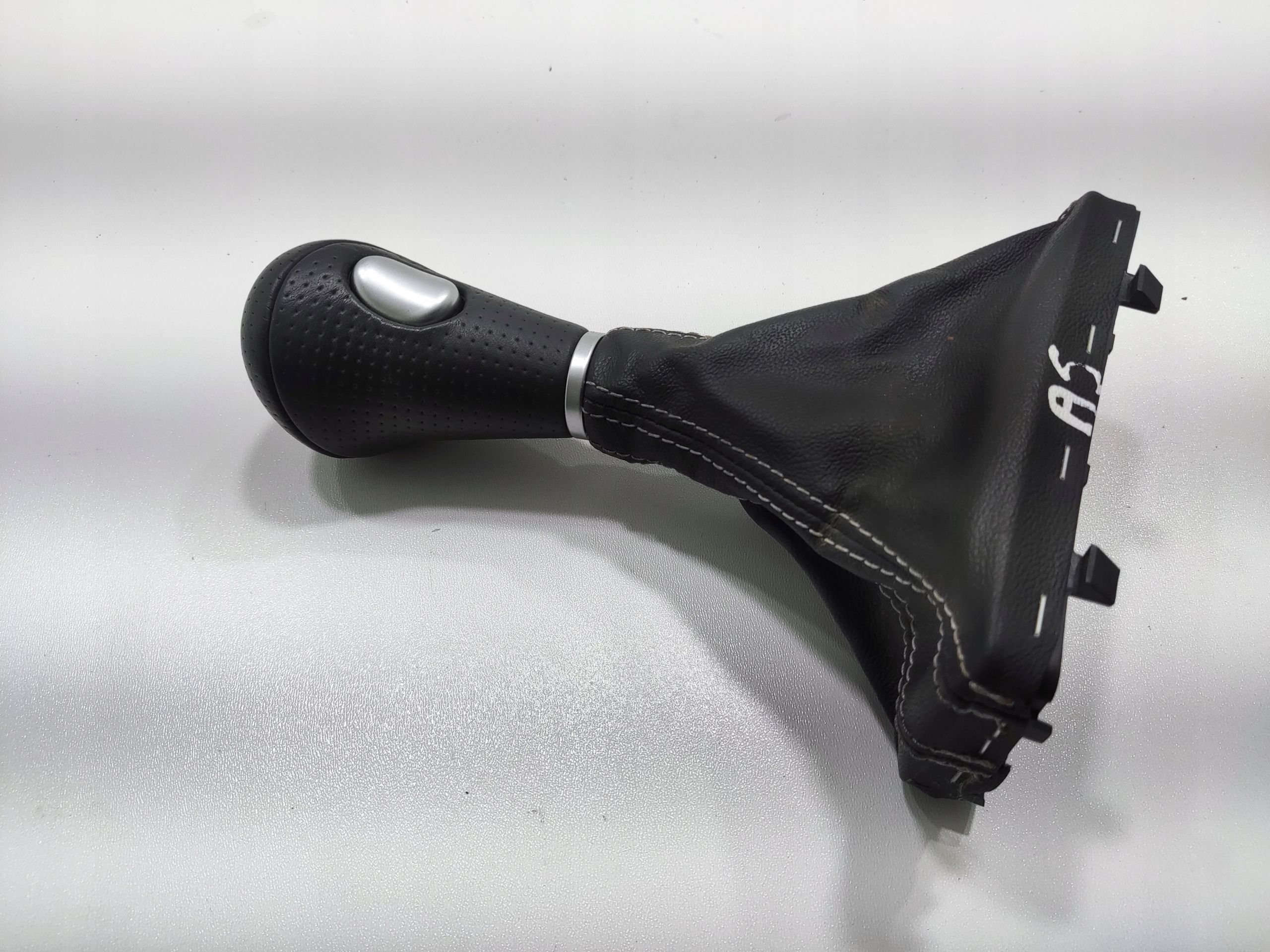 KULISA RADENIA RYCHLOSTI AUDI A5 I 8T 2007-2011 AUTOMAT 8K1713139E