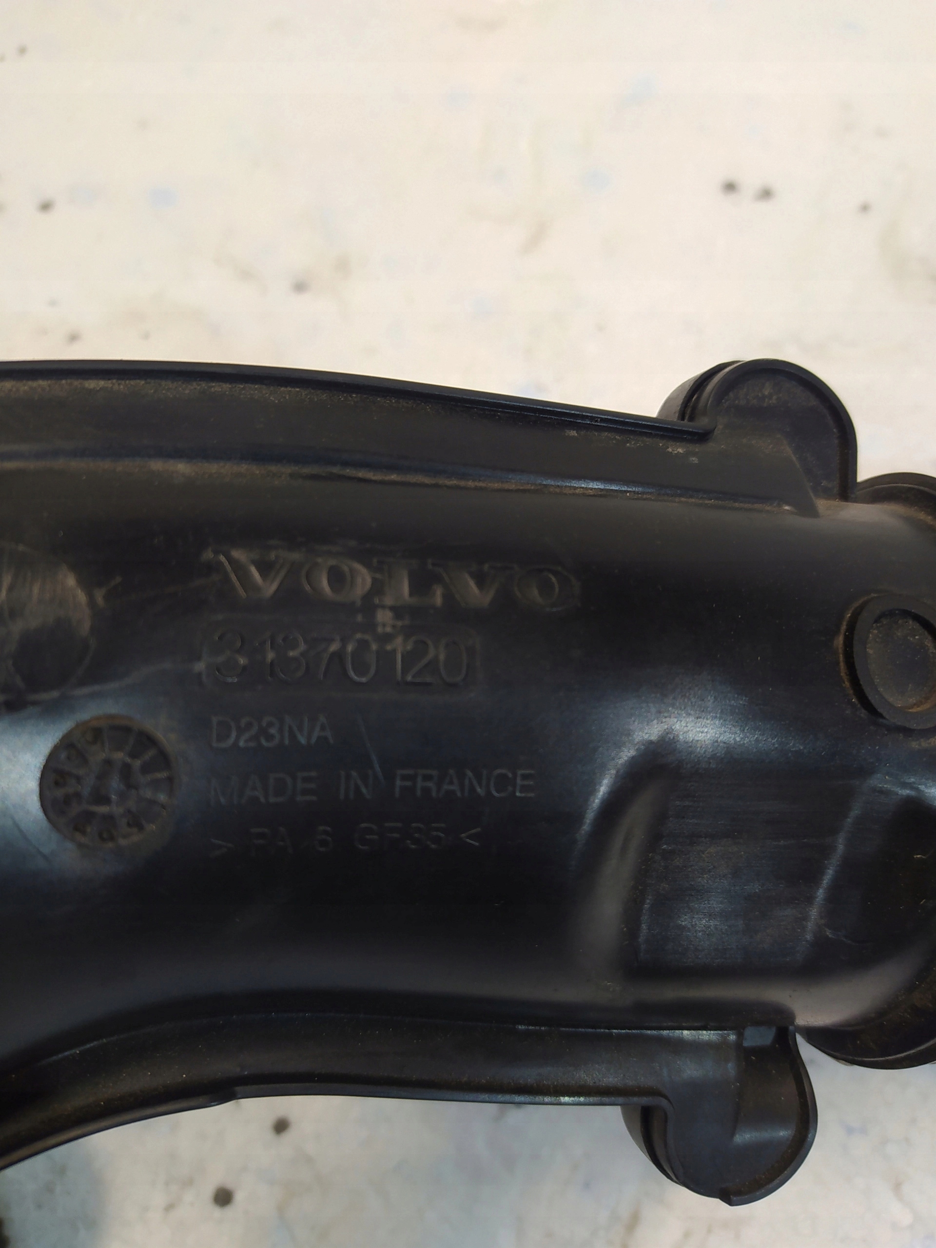 VOLVO HADICA TRUBKA INTERCOOLERA 2.0d XC90 31370120