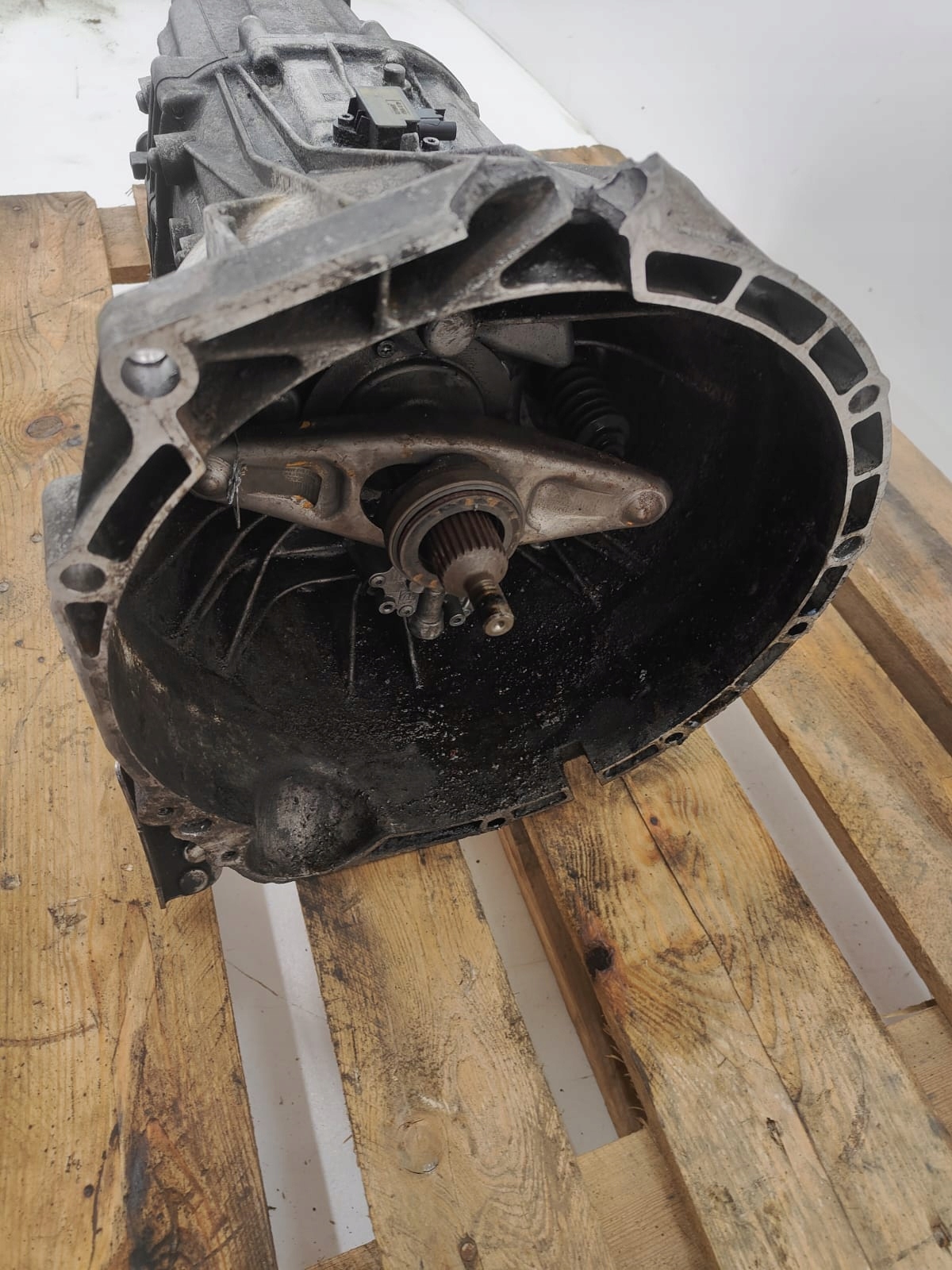 BMW 2.0 diesel oe 1089301077c PREVODOVKA POŠKODENÉ DRZIAK HORNÁ