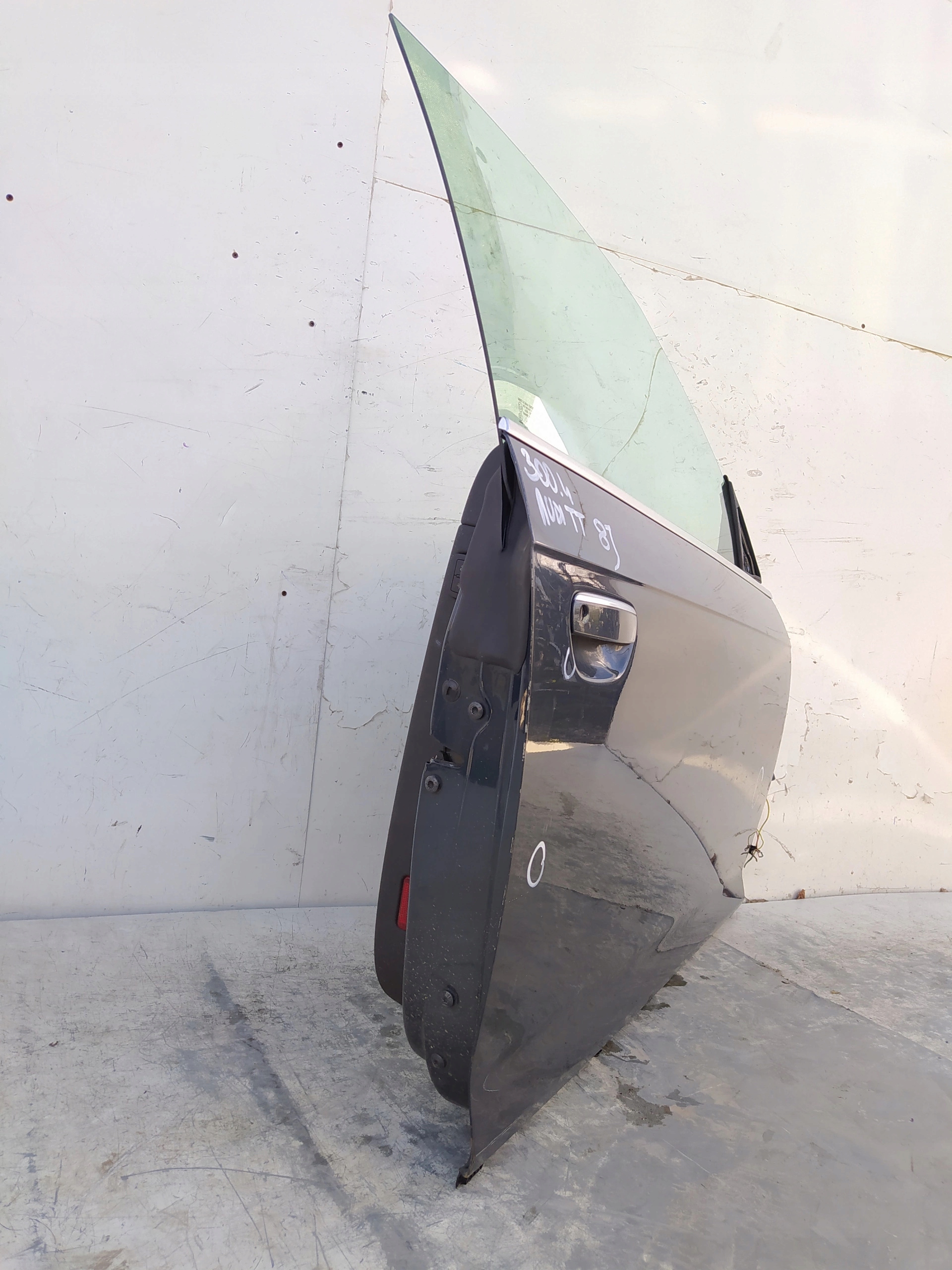 AUDI A3 8P CABRIO PRAVE PREDNE DVERE