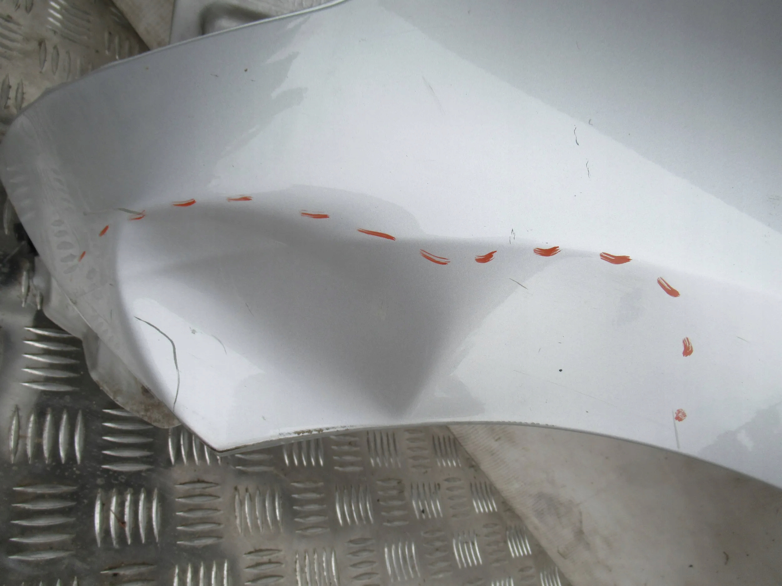 BLATNIK PREDNÝ LAVY TOYOTA AURIS I LIFT 10-