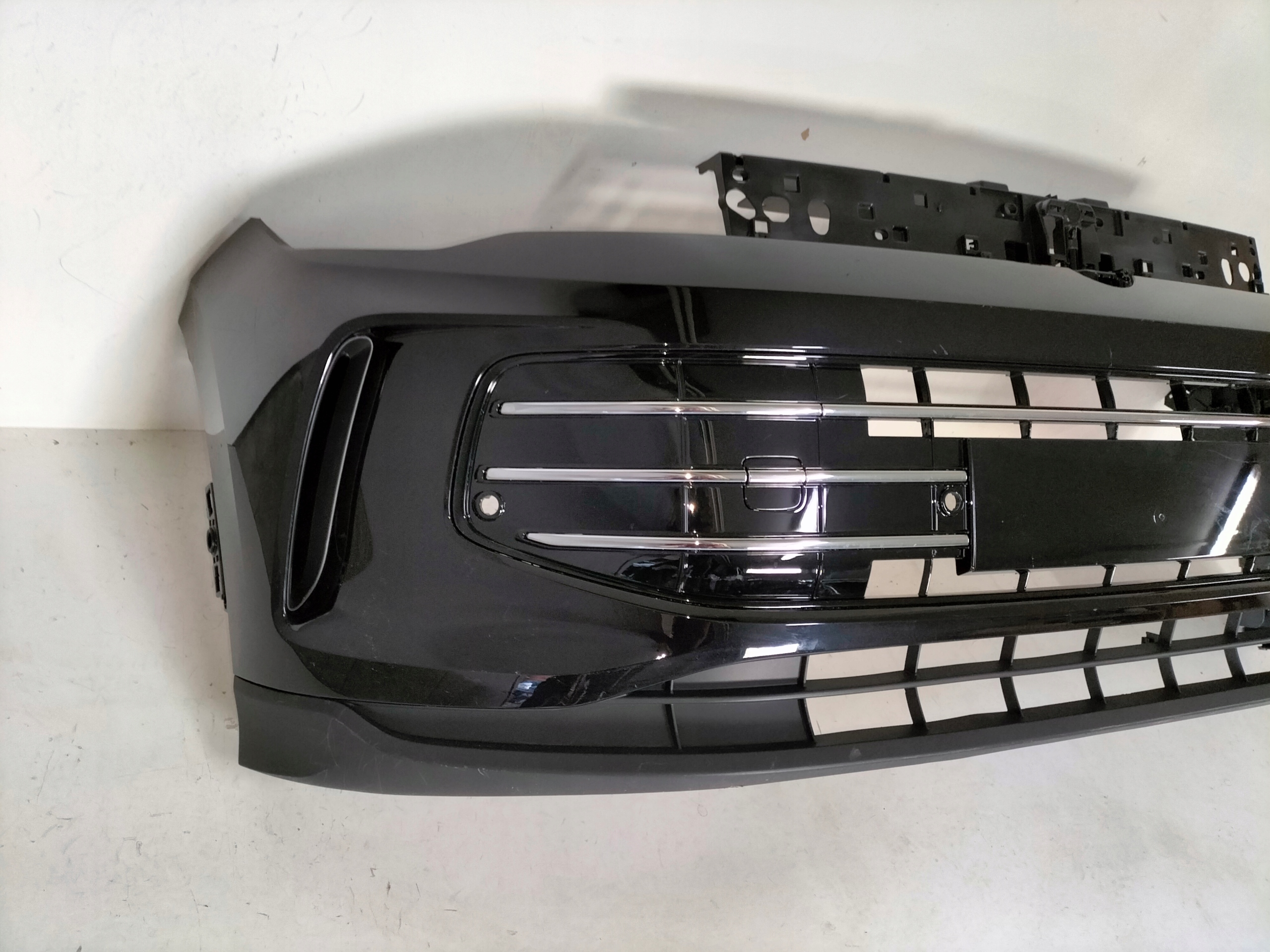 PREDNÝ NÁRAZNÍK VW TIGUAN III 571 24-