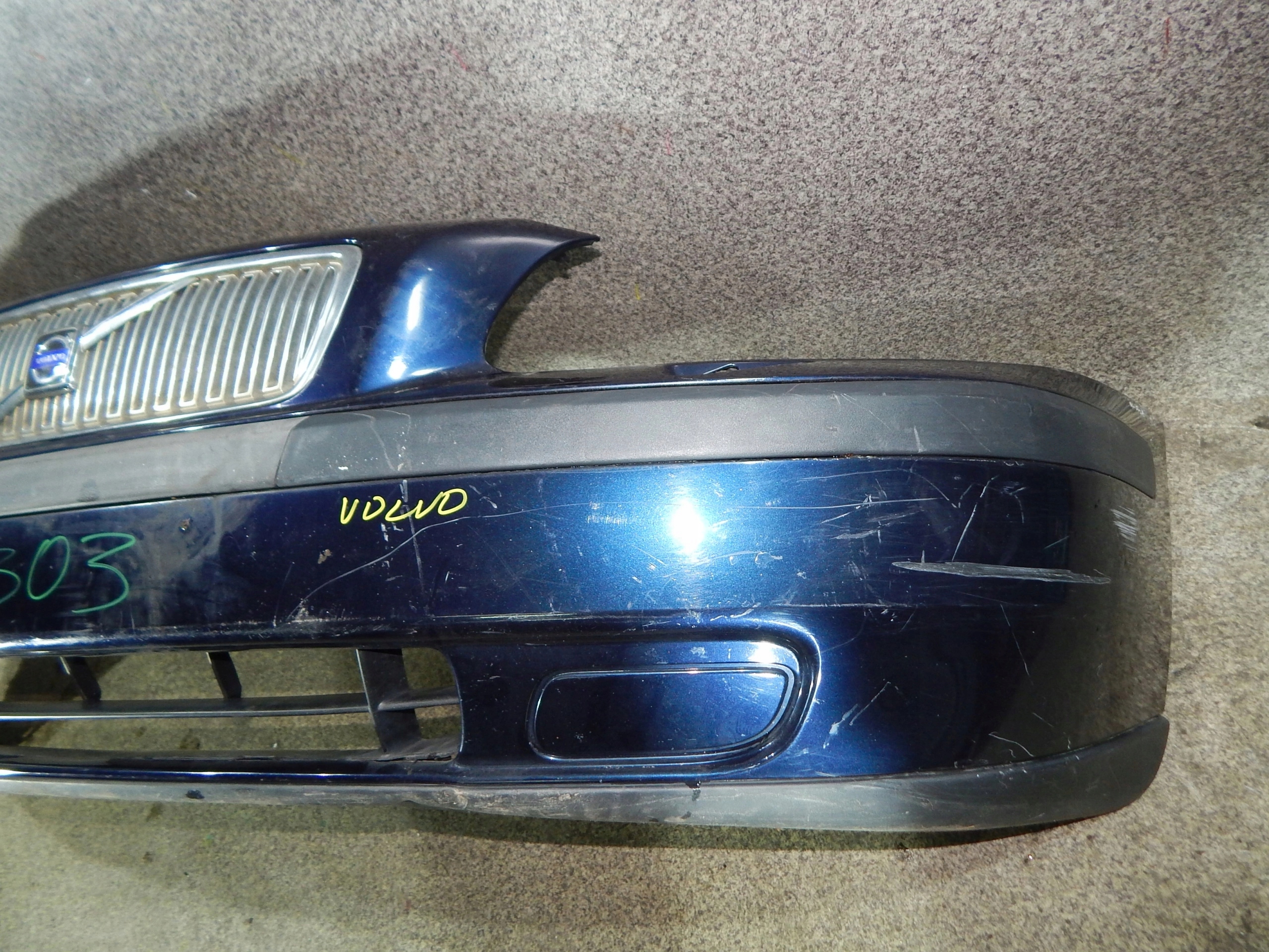 VOLVO V70 PREDNÝ NÁRAZNÍK