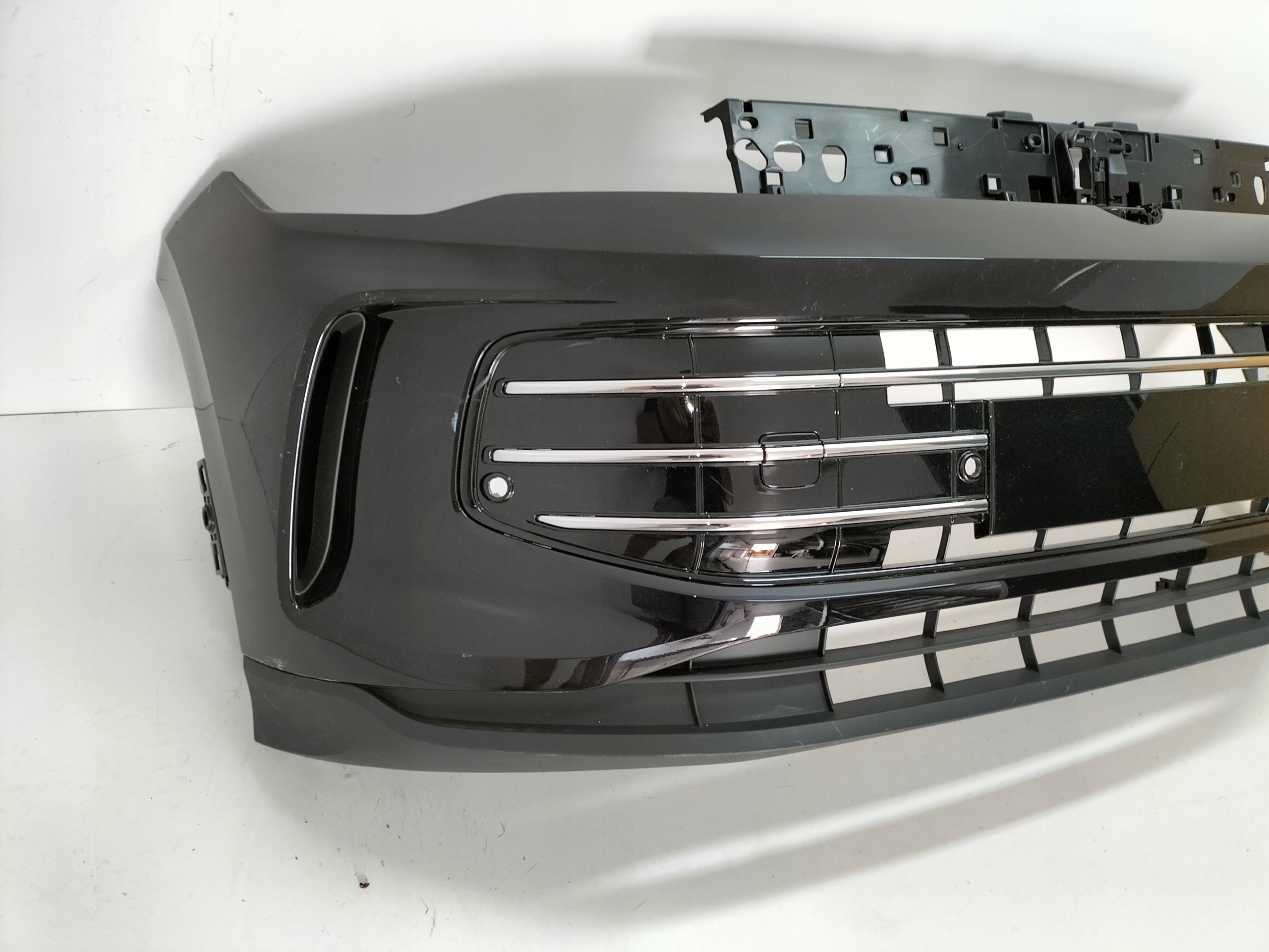 PREDNÝ NÁRAZNÍK VW TIGUAN III 571 24-