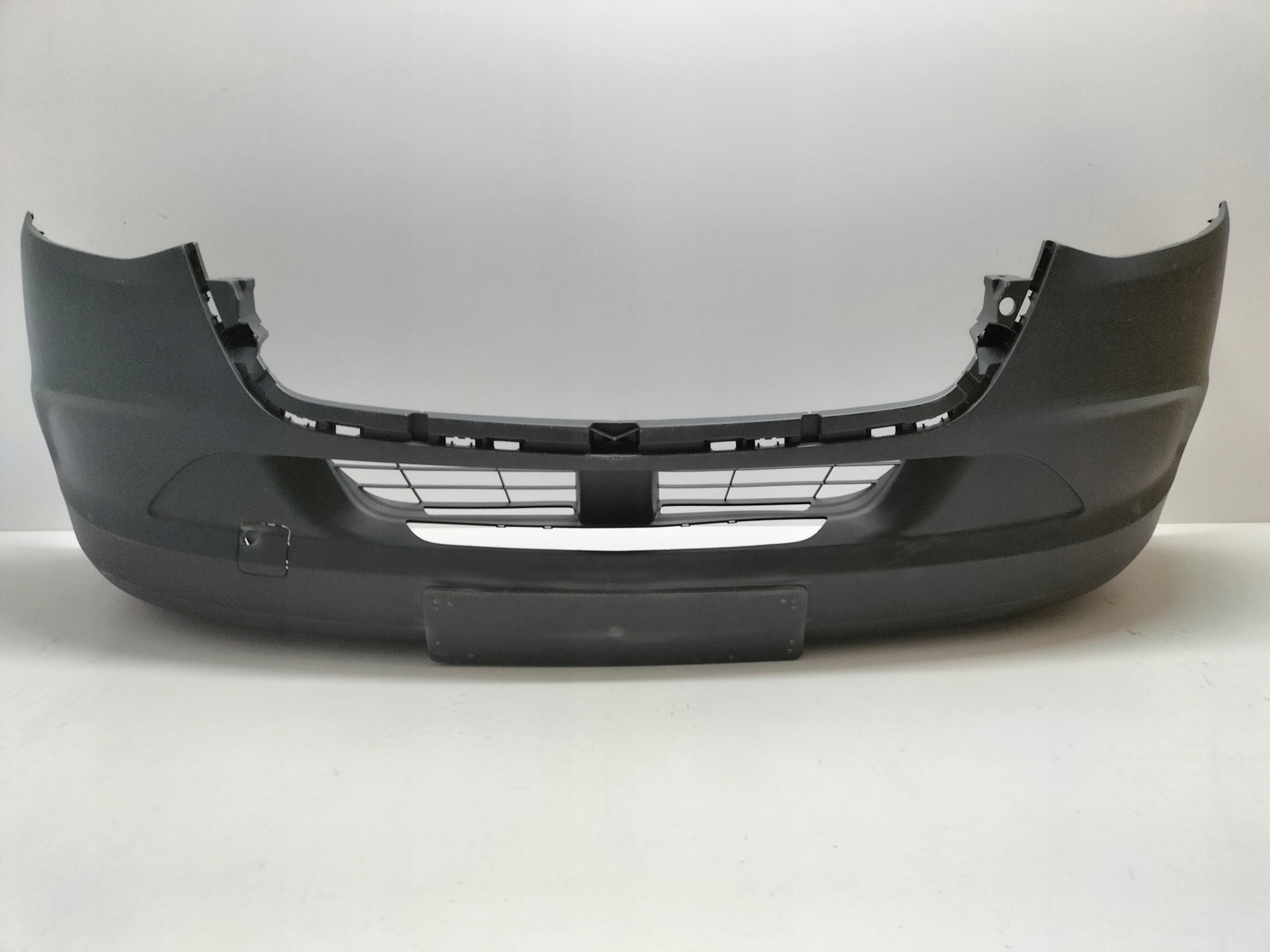 PREDNÝ NÁRAZNÍK MERCEDES SPRINTER W907 910 18-